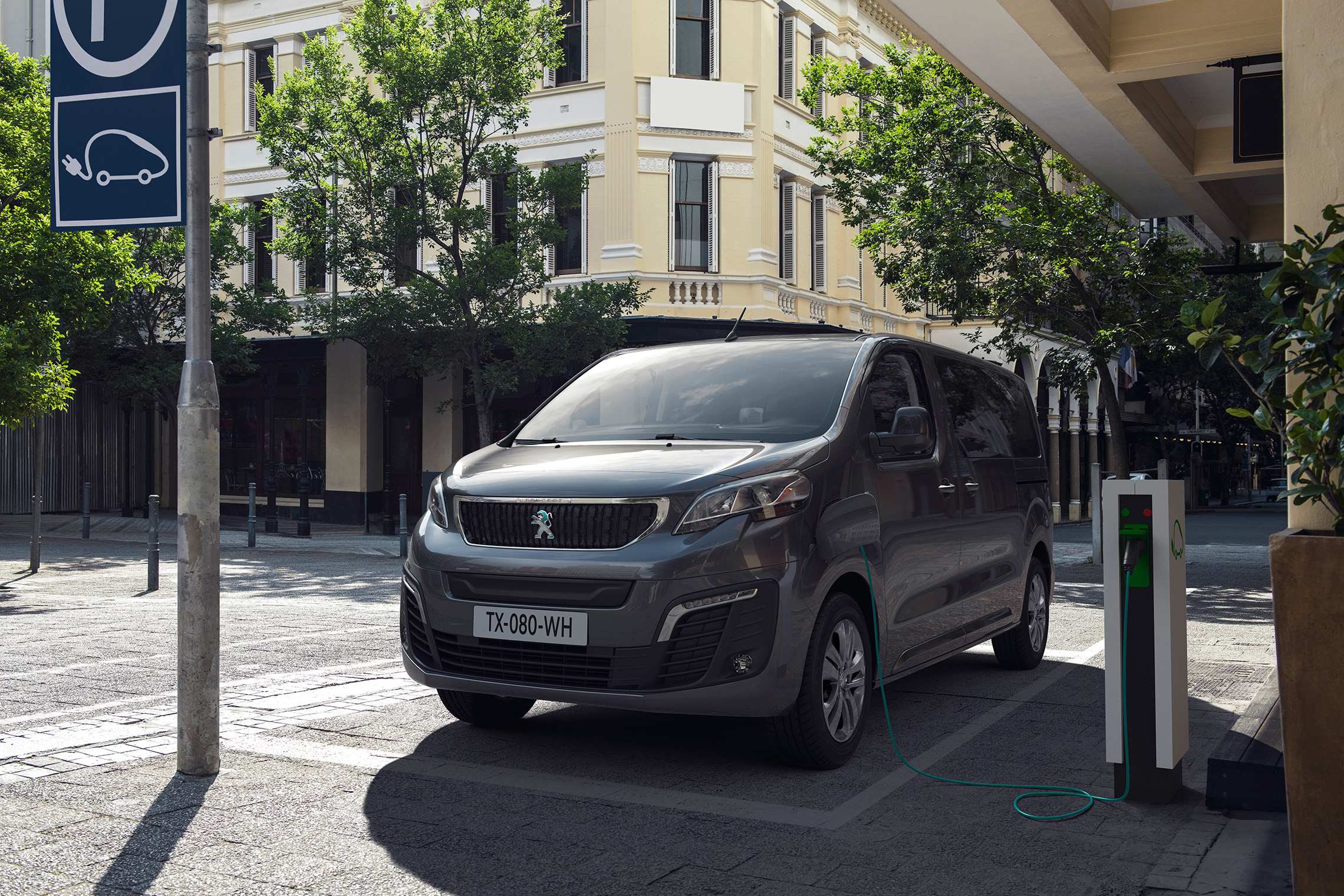 Peugeot e-Traveller - nawet 9 miejsc i 330 km zasięgu!