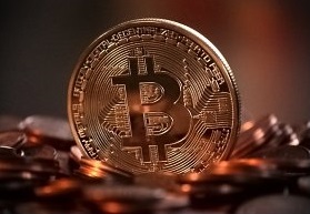 Od teraz, wysyłając paczkę, można zapłacić za nią kryptowalutą /Fot. pixabay.com