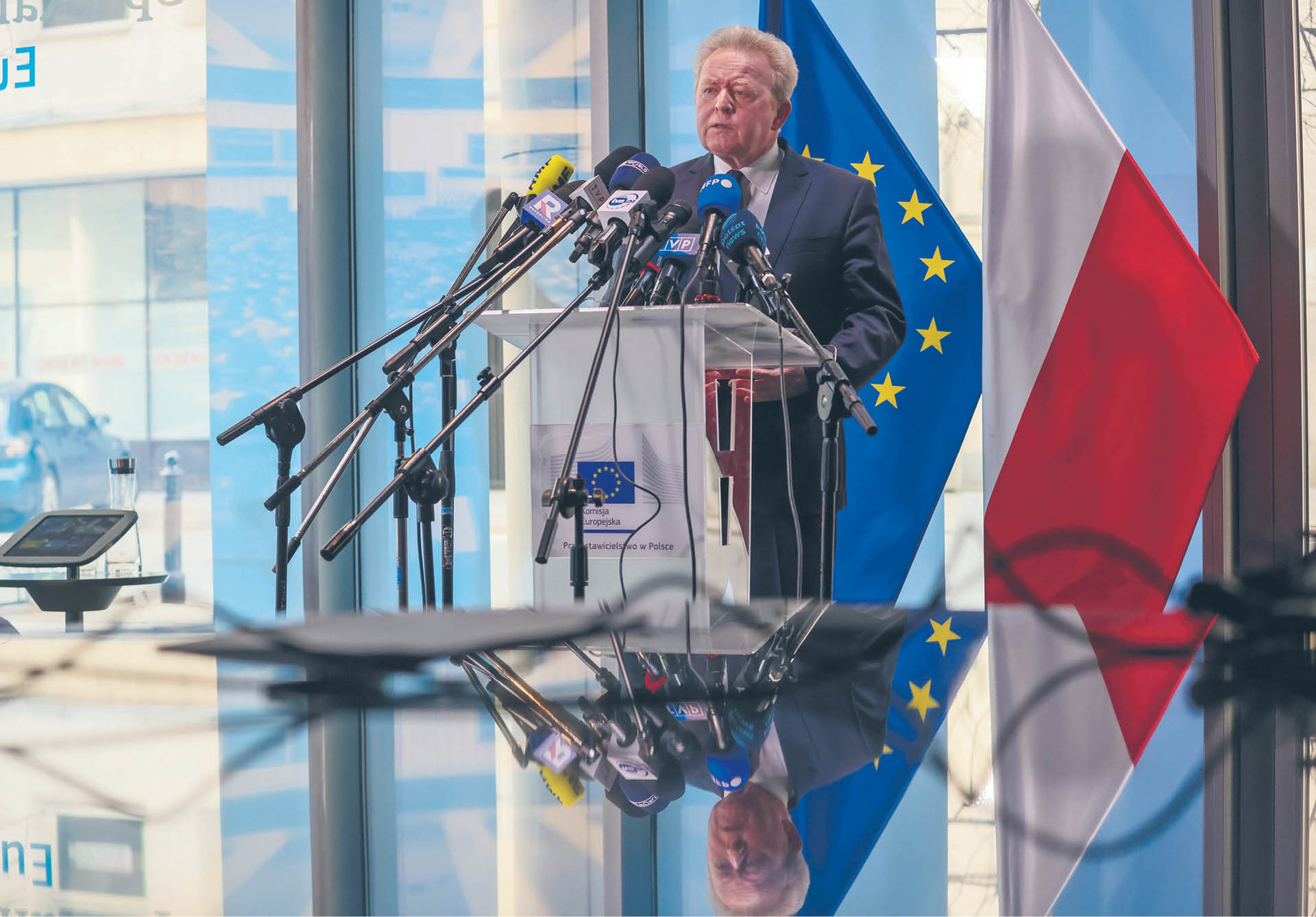 Komisarz Unii Europejskiej ds. rolnictwa Janusz Wojciechowski przedstawił w piątek decyzje Brukseli na konferencji prasowej w Warszawie