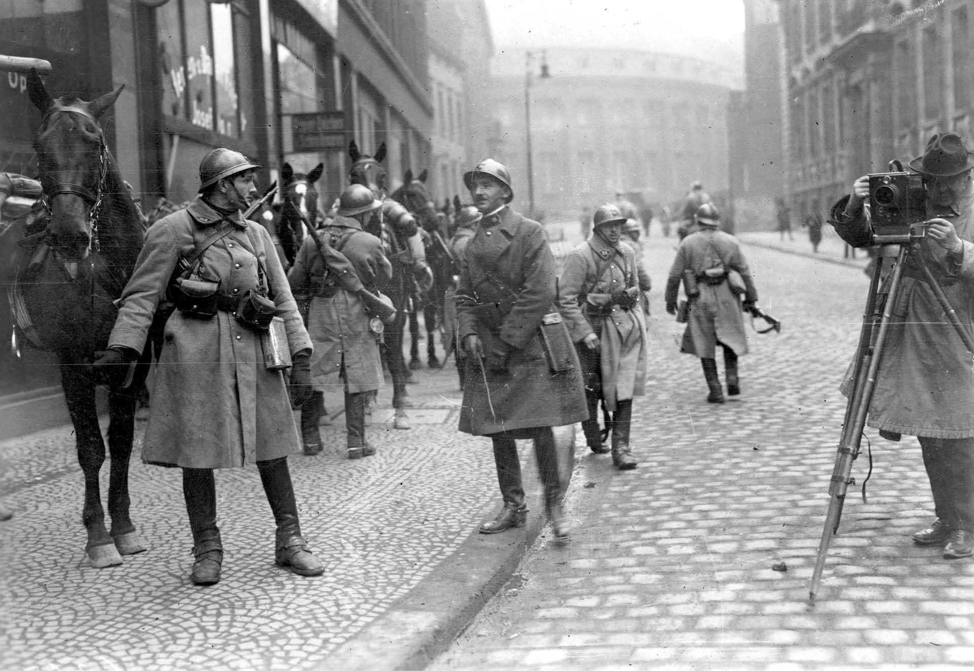 Okupacja Zagłębia Ruhry przez wojska francuskie wywołała wybuch hiperinflacji w Republice Weimarskiej. Essen, 11 stycznia 1923 r.