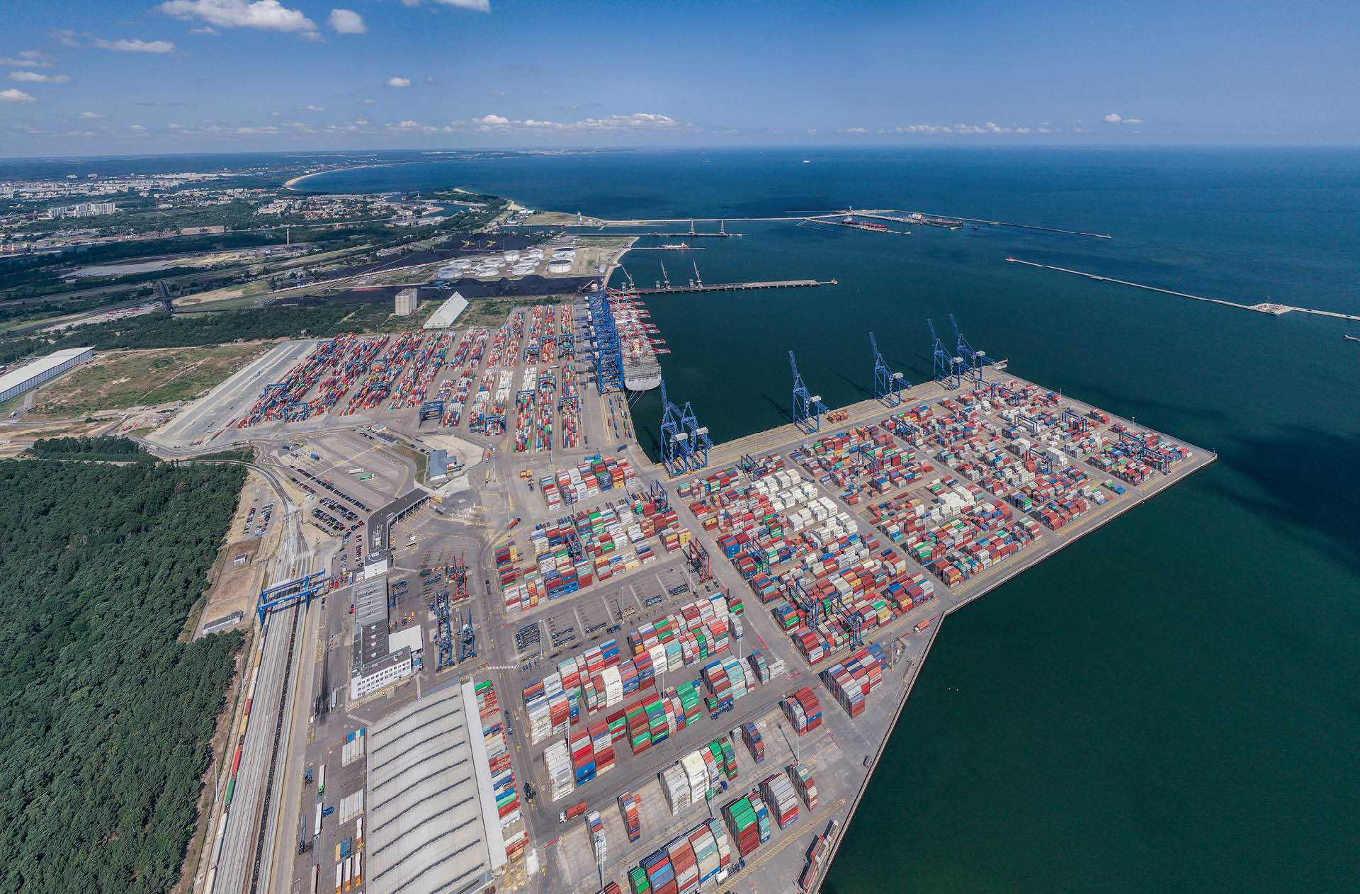 W 2023 r. przez Port Gdańsk przeszło 81 mln ton towarów. To pozwoliło mu wejść do pierwszej dziesiątki w Europie, na 9. miejscu, m.in. przed Amsterdamem, Walencją czy Marsylią.