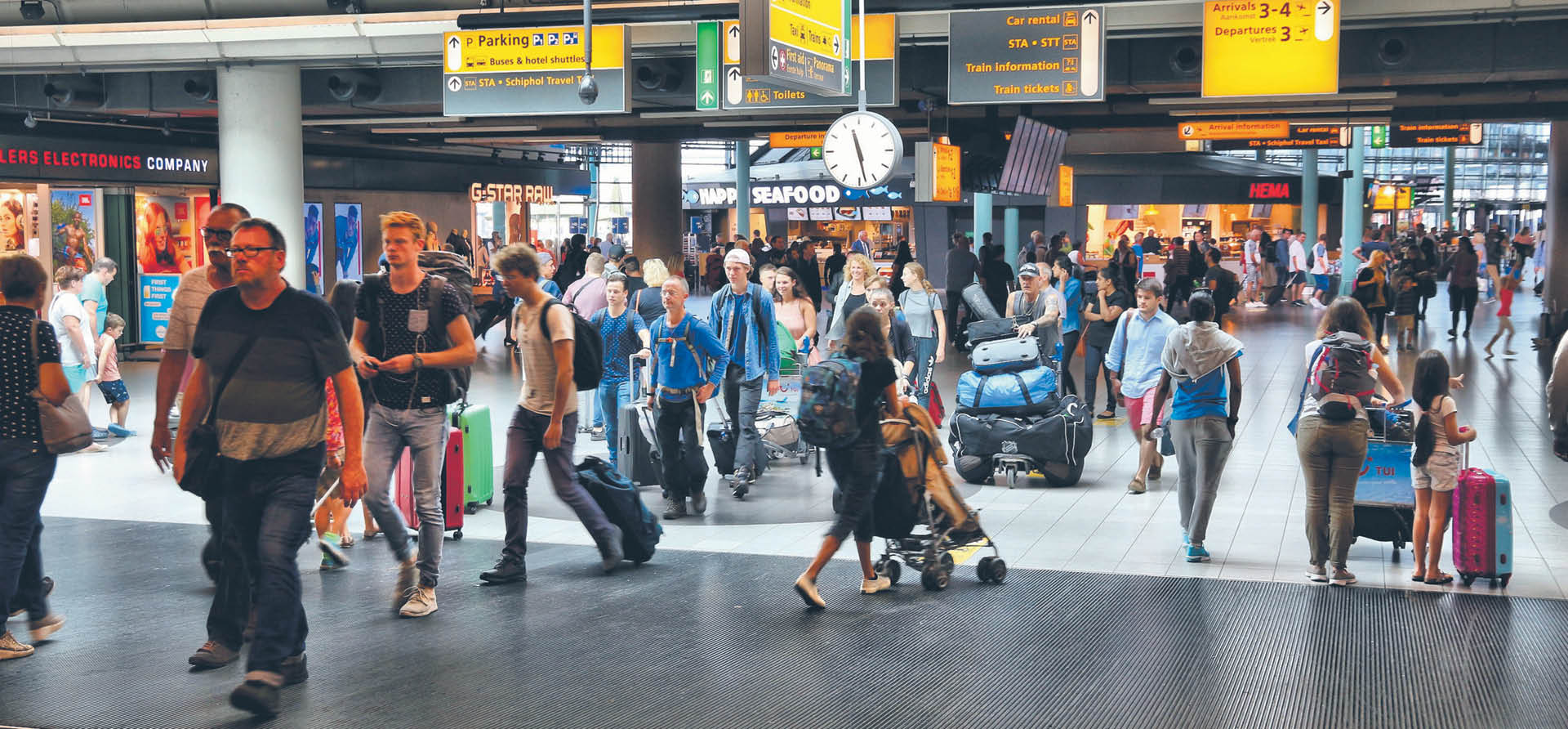 Unijni podróżni (tutaj na lotnisku Schiphol w Amsterdamie) są objęci szerokiem pakietem praw dotyczących ochrony konsumenta