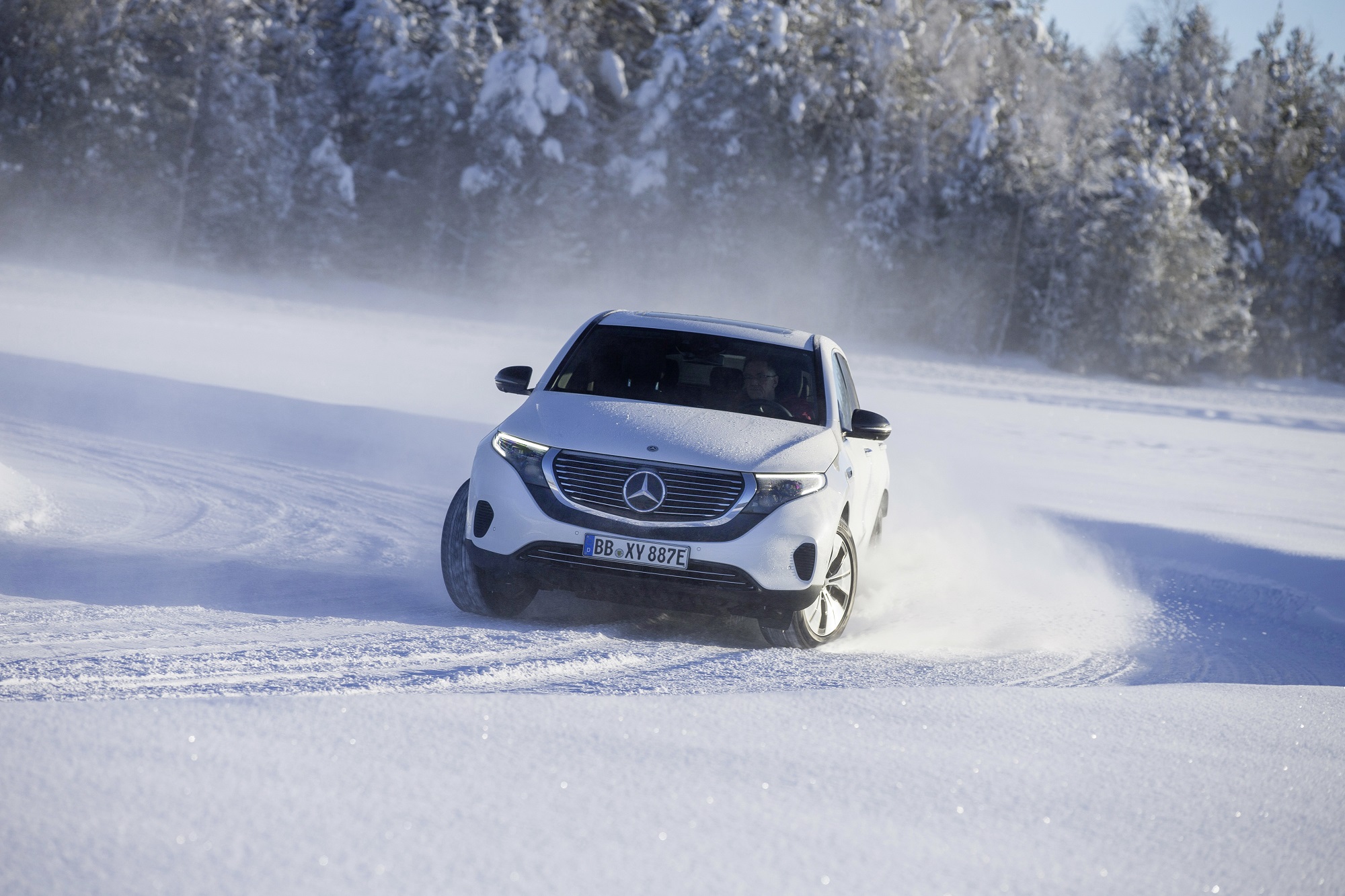 Mercedes EQC coraz bliżej produkcji. Trwają zimowe testy!