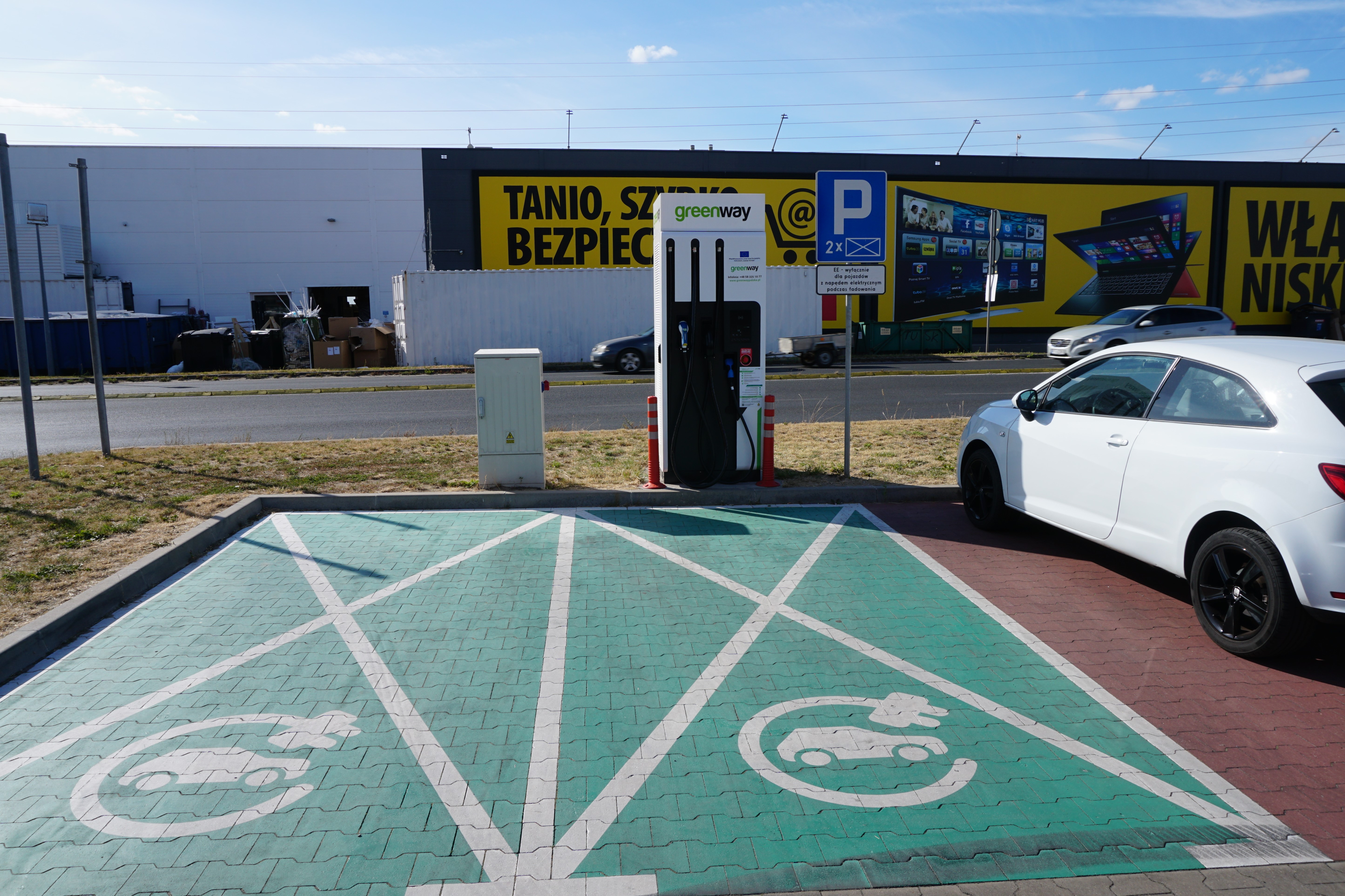 Pierwsza w Polsce ładowarka do samochodów elektrycznych o mocy 150 kW