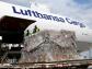Lufthansa przejmuje polski rynek lotniczego cargo. Towary jadą tirami