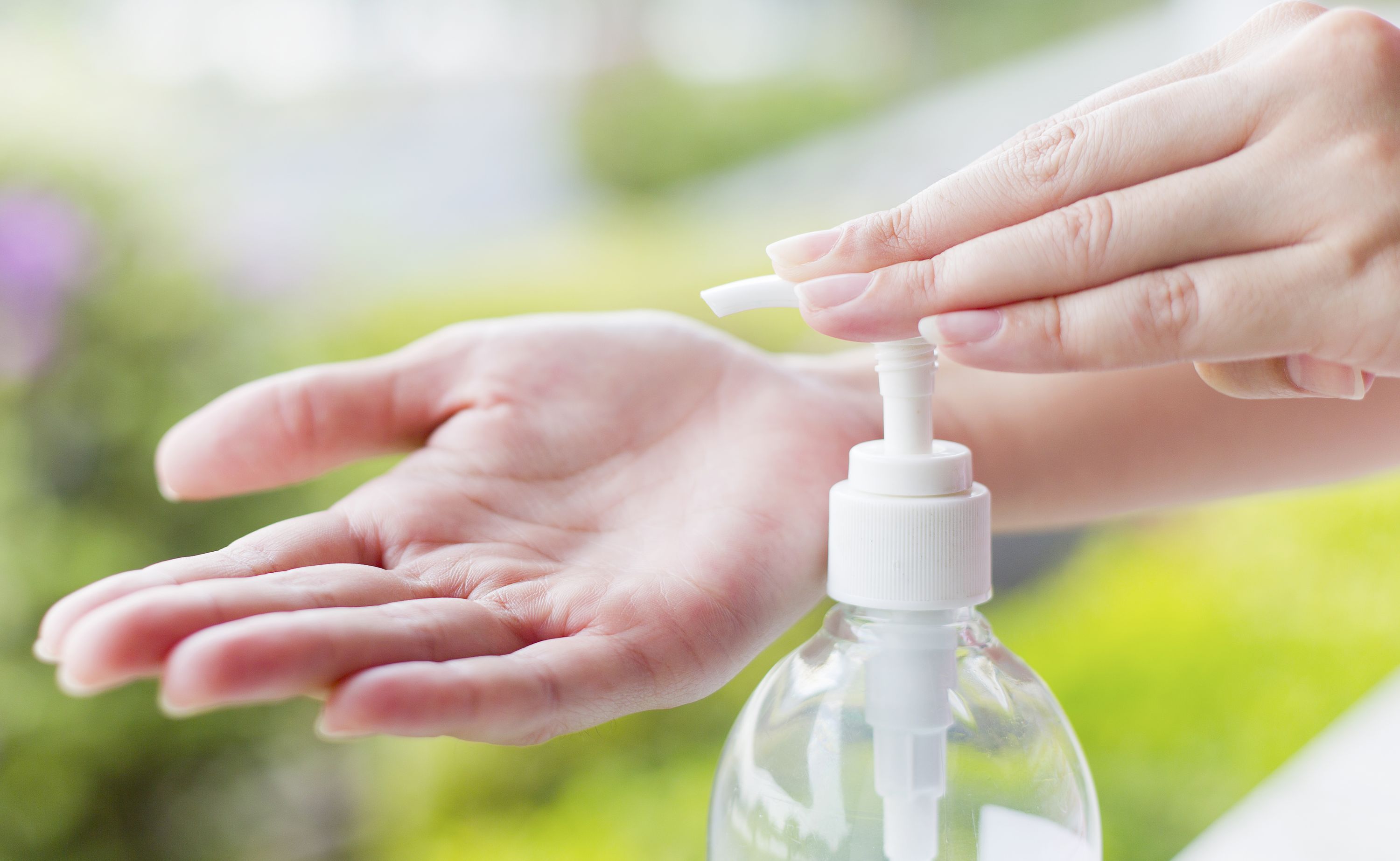 Prezydent podpisał istotną ustawę. Te zmiany dotkną wielu z nas - dotyczą płynów do dezynfekcji, środków na komary, środków przeciw pleśni, innej chemii domowej i nie tylko