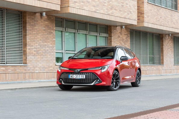 Hybrydy w Polsce Toyota sprzedała już 100 tys. aut