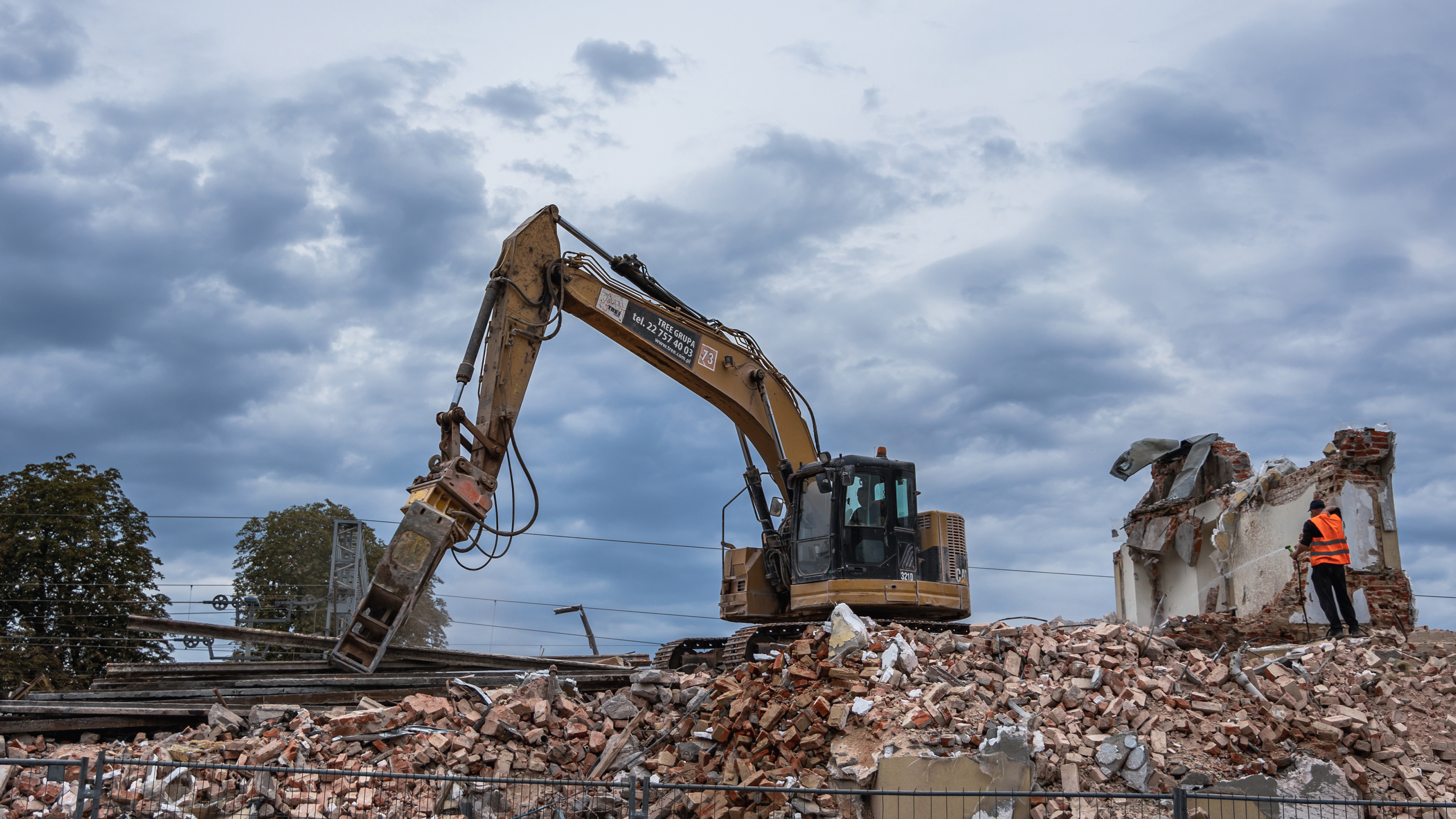 maszyna rozbiórka budowa wyburzanie plac budowy