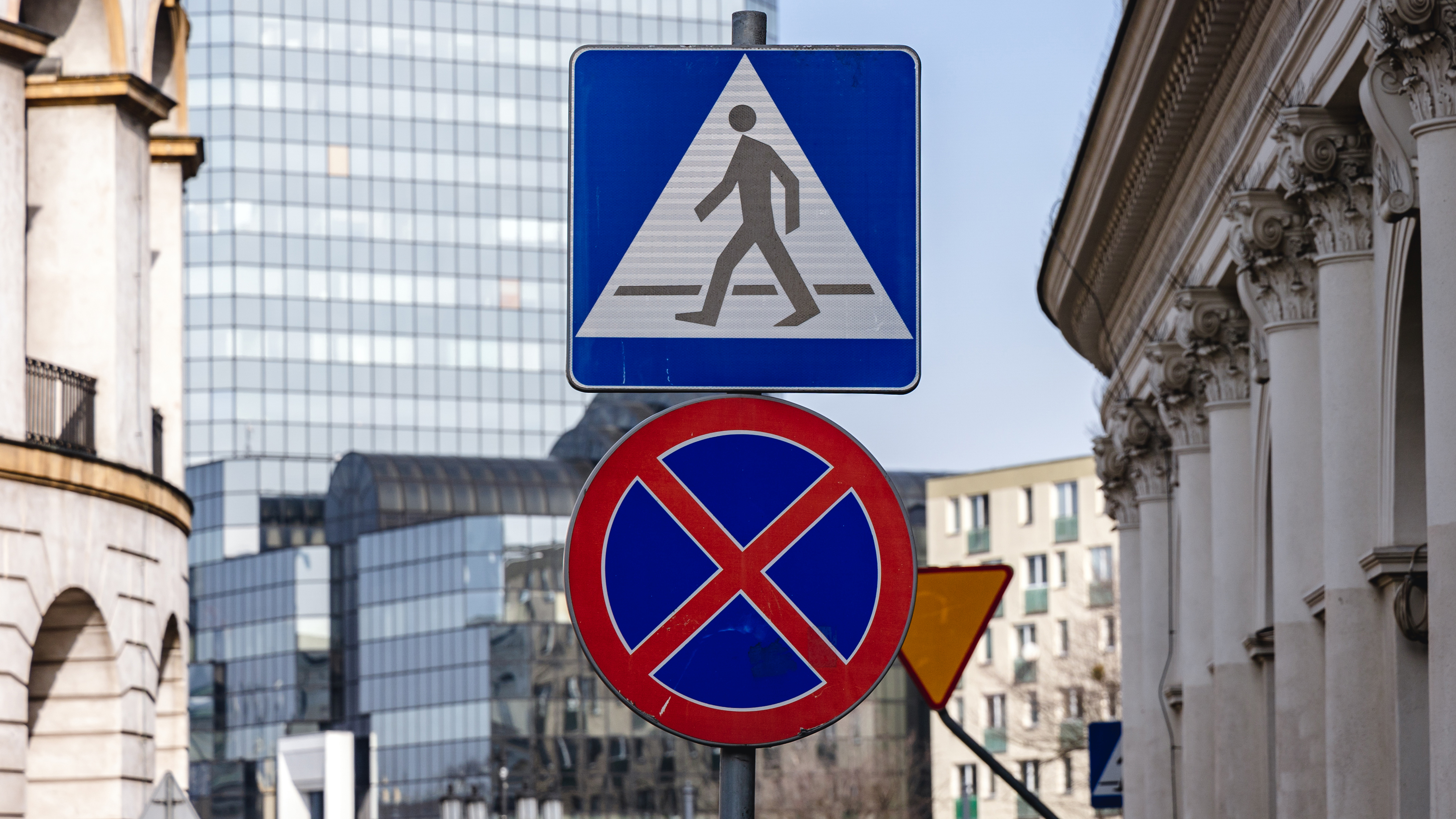 Czy znak zakazu obowiązuje od miejsca jego ustawienia?
