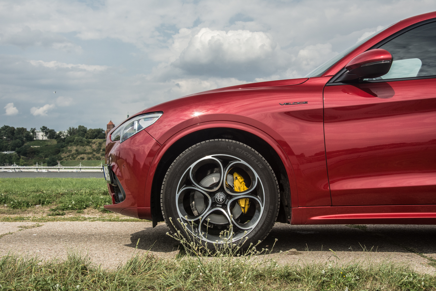 Alfa Romeo Stelvio test włoskiego SUVa. Czy uroda to