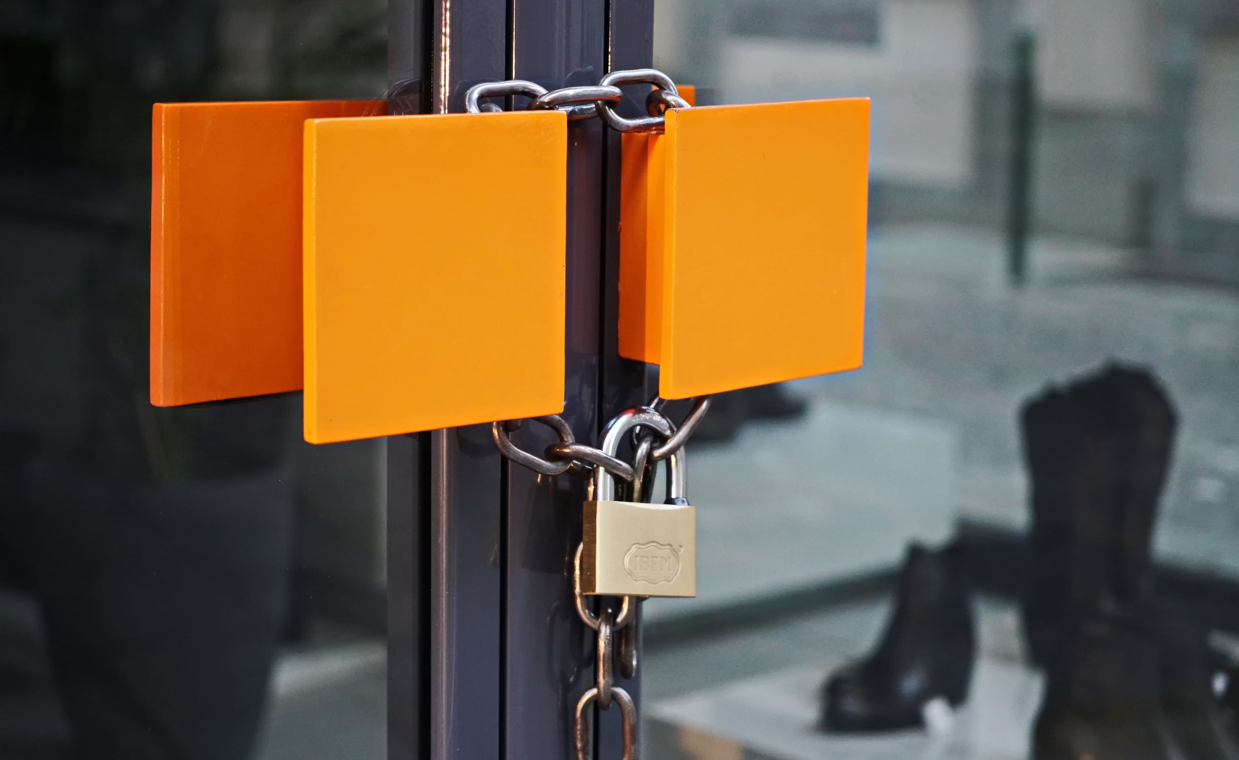 Oni nie wzięli wolnego, a i tak mają długi weekend. Zanim wyjdziesz z domu, sprawdź, czego nie załatwisz w poniedziałek 10 listopada