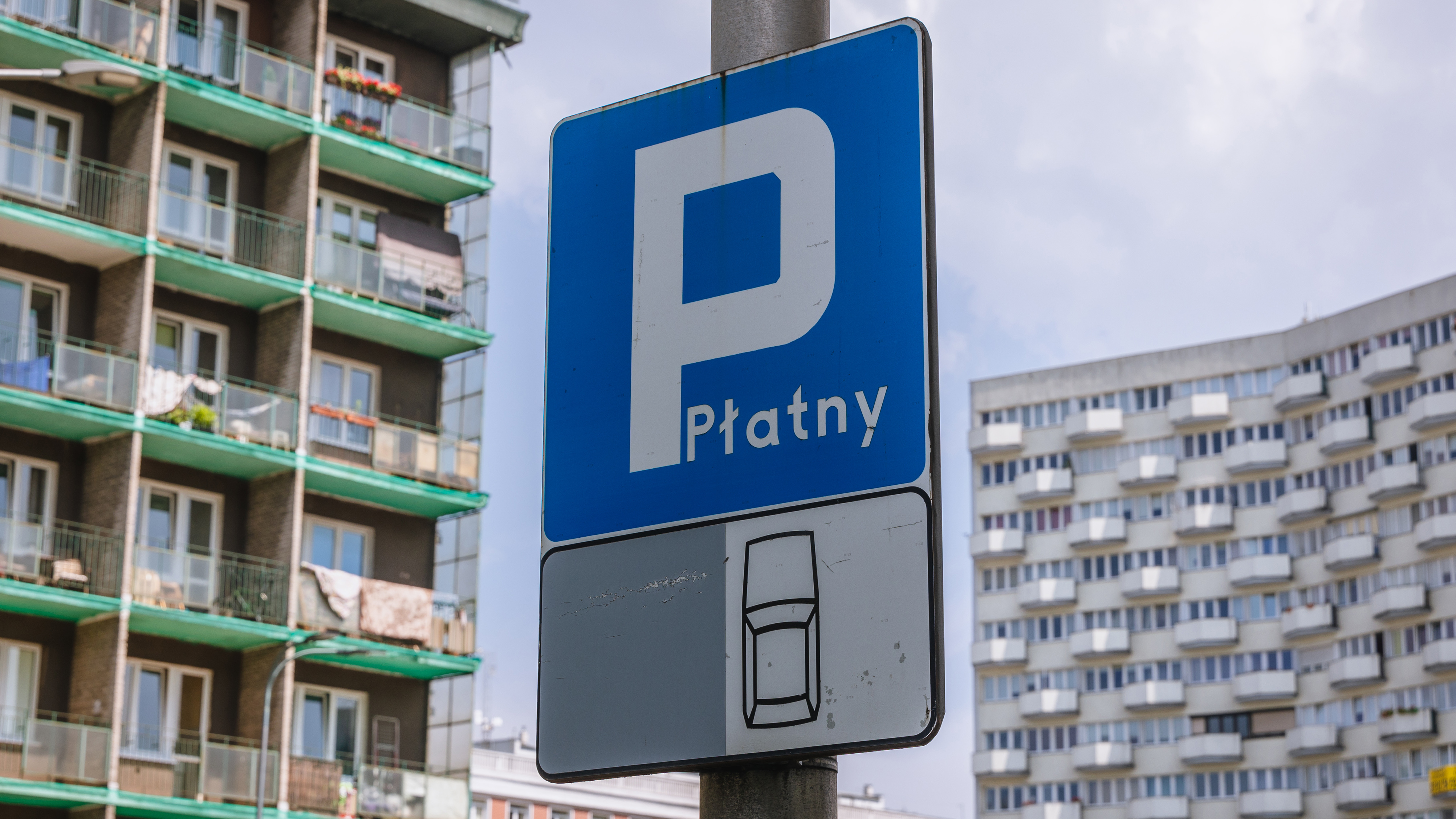 Darmowe parkowanie w długi weekend majowy. Warszawa da odpocząć kierowcom