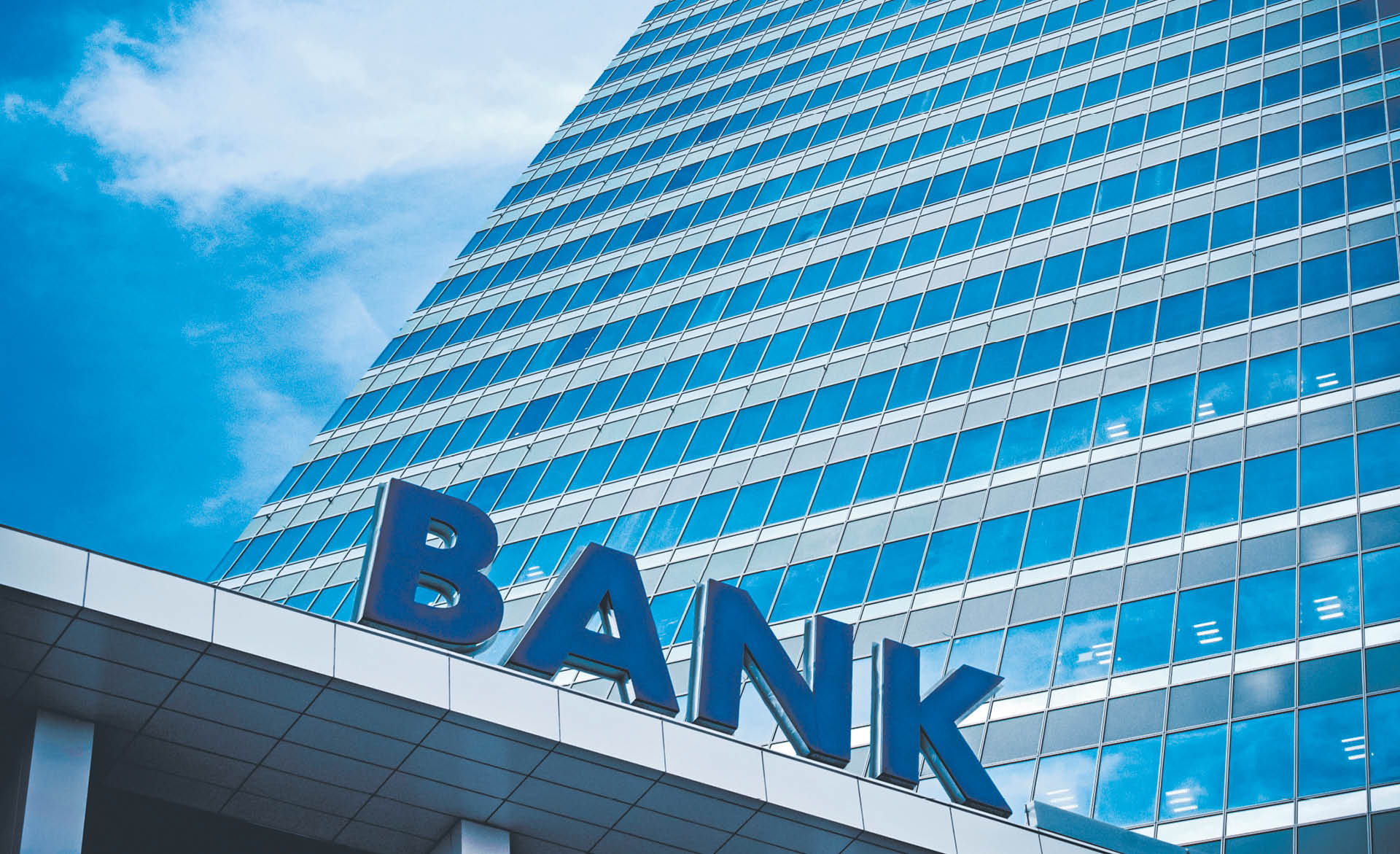 NBP: banki zaostrzą kryteria udzielania kredytów mieszkaniowych