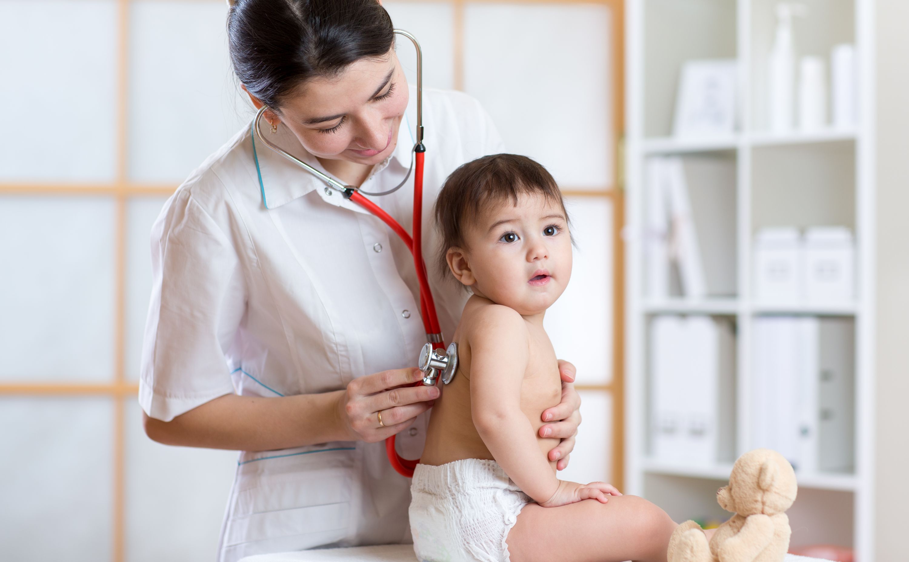 Eksperci alarmują: obecna szczepionka przeciw pneumokokom nie chroni dzieci. Czas na zmianę programu szczepień