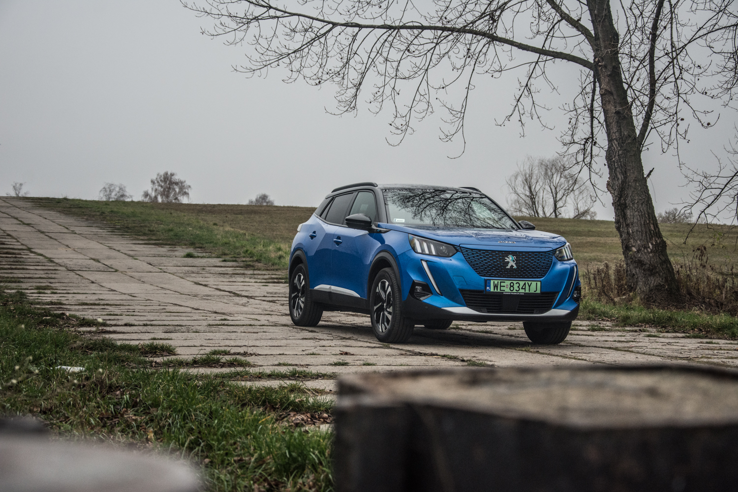 Test: Peugeot e-2008 - praktyczny na piątkę, a elektryczny na...
