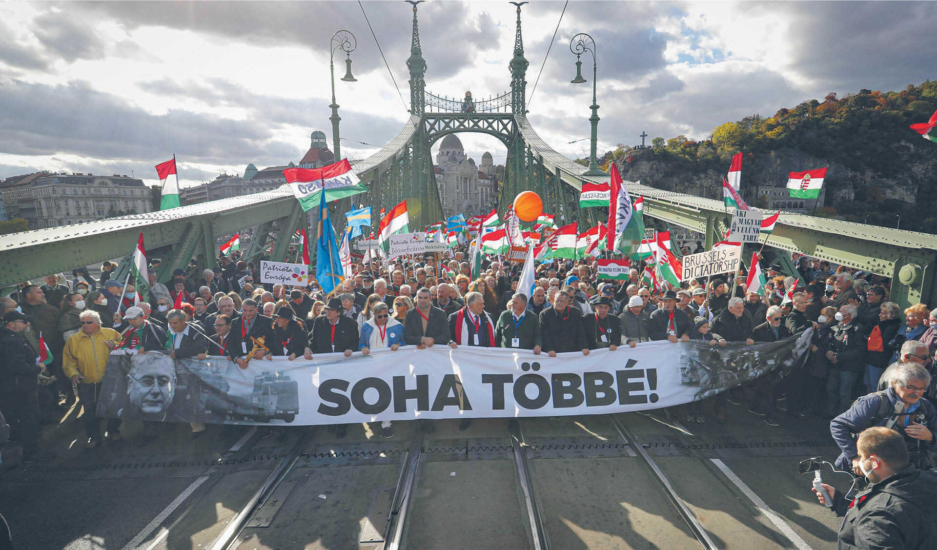 Demonstracja poparcia dla rządów premiera Viktora Orbána. Budapeszt, 23 października 2021 r.