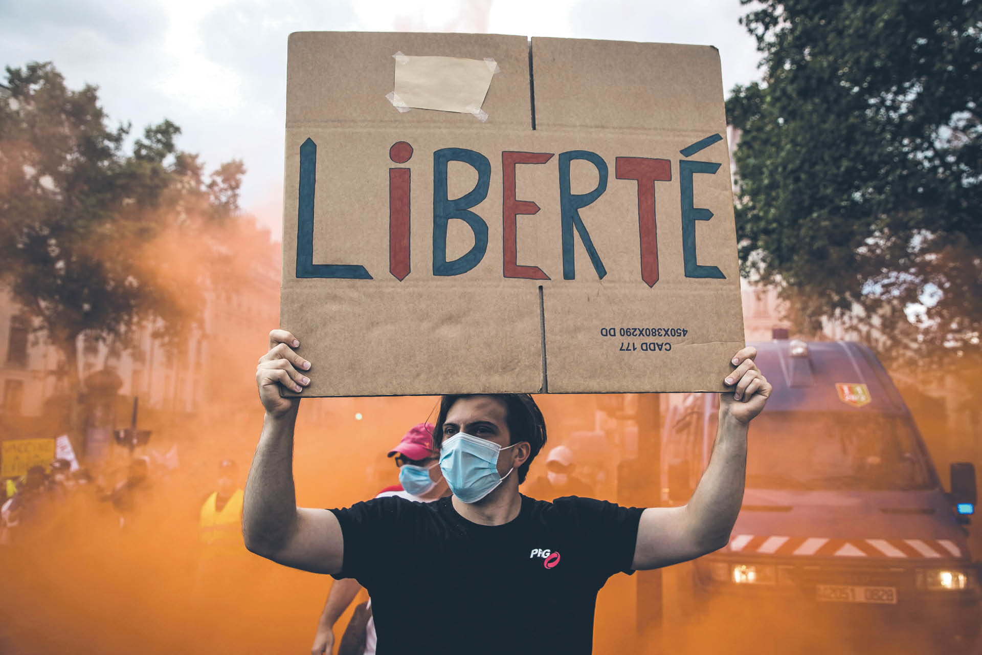 Demonstracja antyszczepionkowców i przeciwników obostrzeń. Paryż, 31 lipca 2021 r.