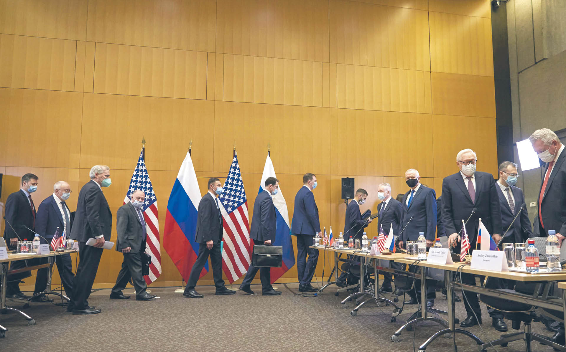 Rosyjska delegacja podczas rozmów z Amerykanami na czele z wiceministrem Siergiejem Riabkowem