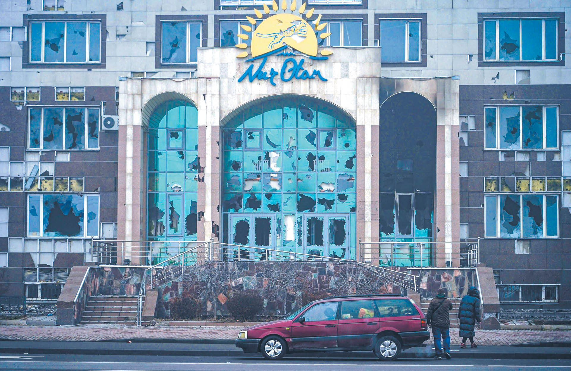 Zniszczona przez protestujących siedziba burmistrza Ałmaty, stolicy Kazachstanu. 9 stycznia 2022 r.