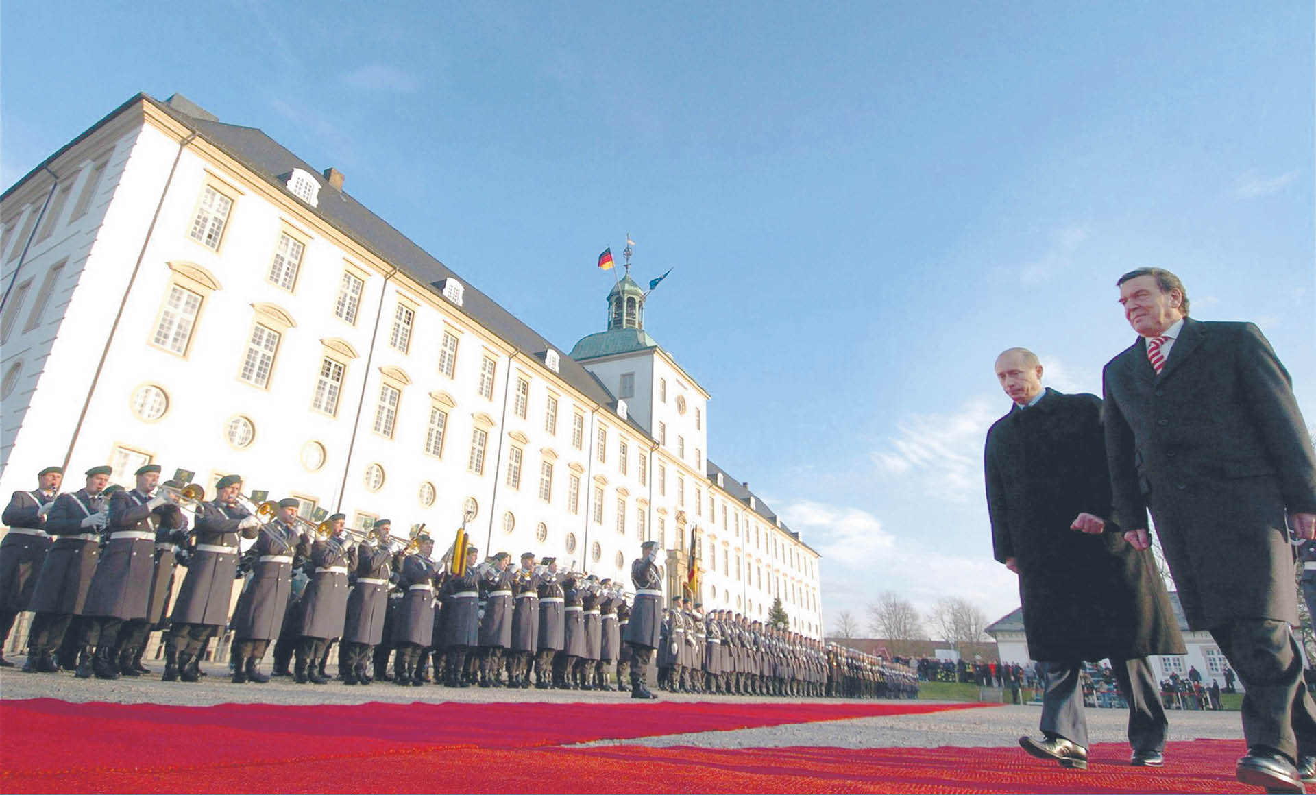 Prezydent Rosji Władimir Putin i kanclerz Niemiec Gerhard Schröder na zamku Gottorp koło Szlezwiku, 21 grudnia 2004 r.