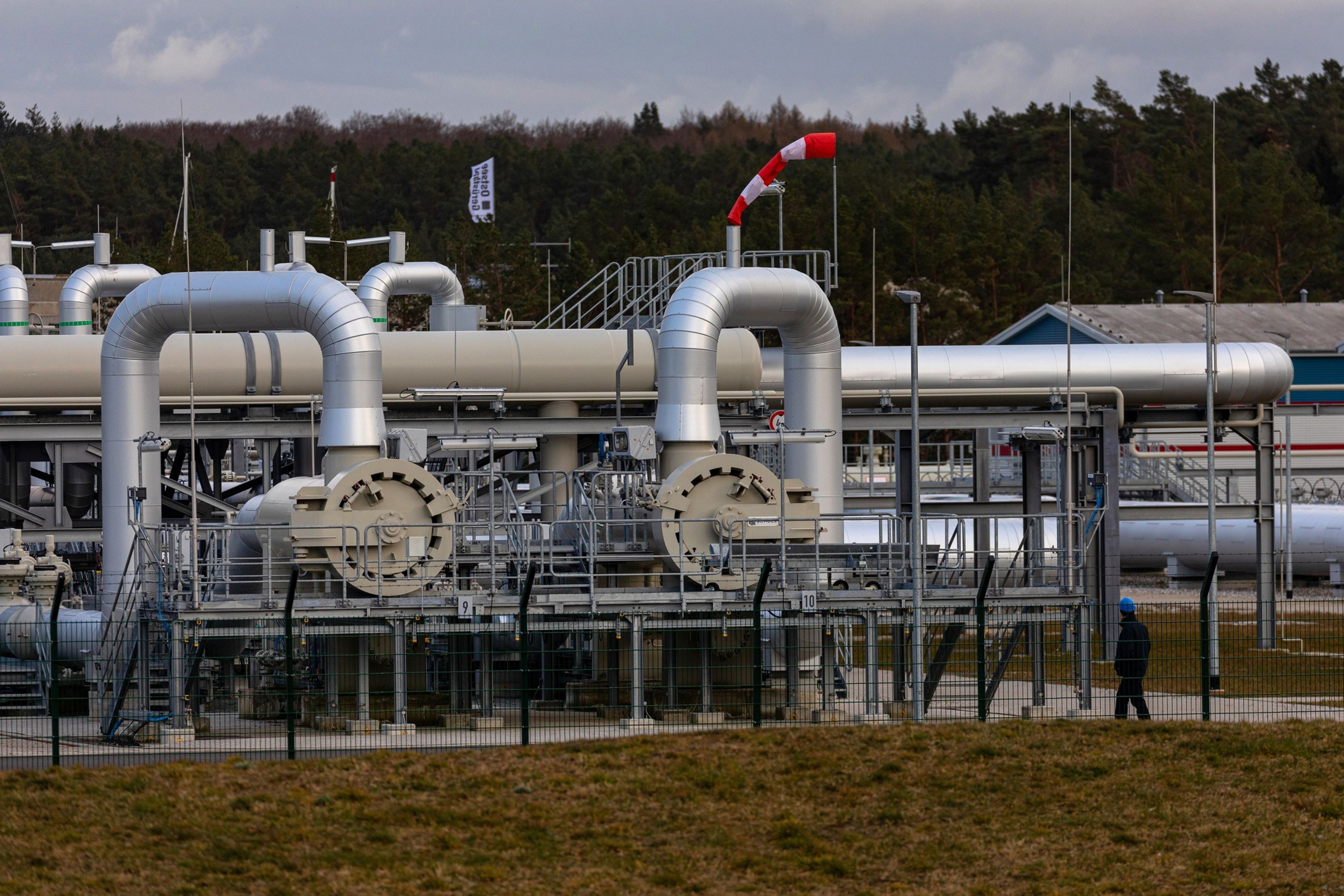Gazociąg na stacji odbioru gazu przy wstrzymanym projekcie Nord Stream 2. Lubmin, Niemcy. 5.04.2022 gaz gazprom