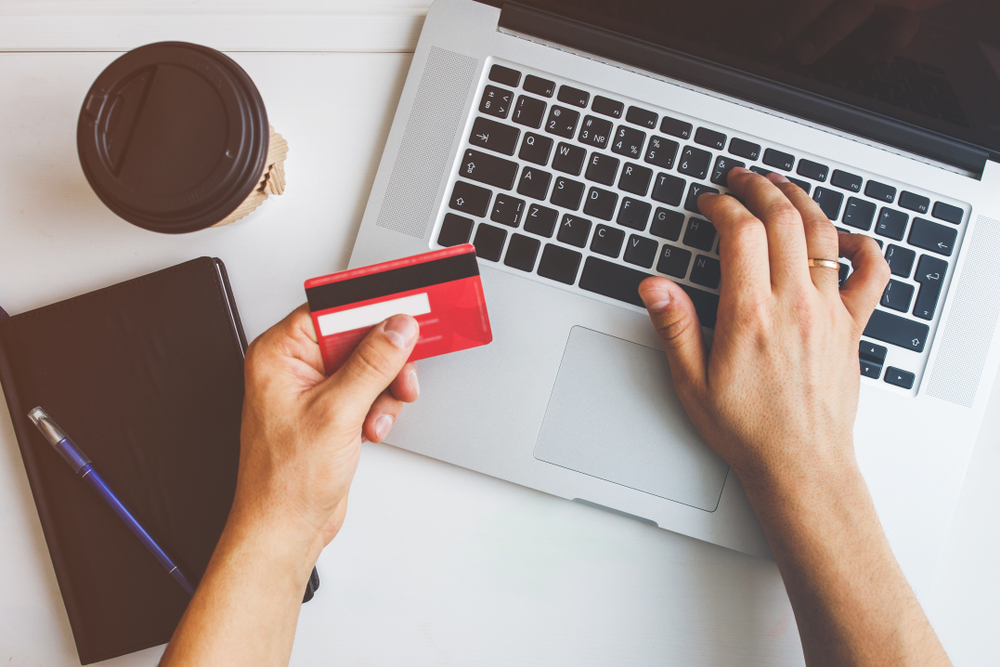 Zakupy online w sklepie internetowym – jak bezpiecznie kupować i płacić