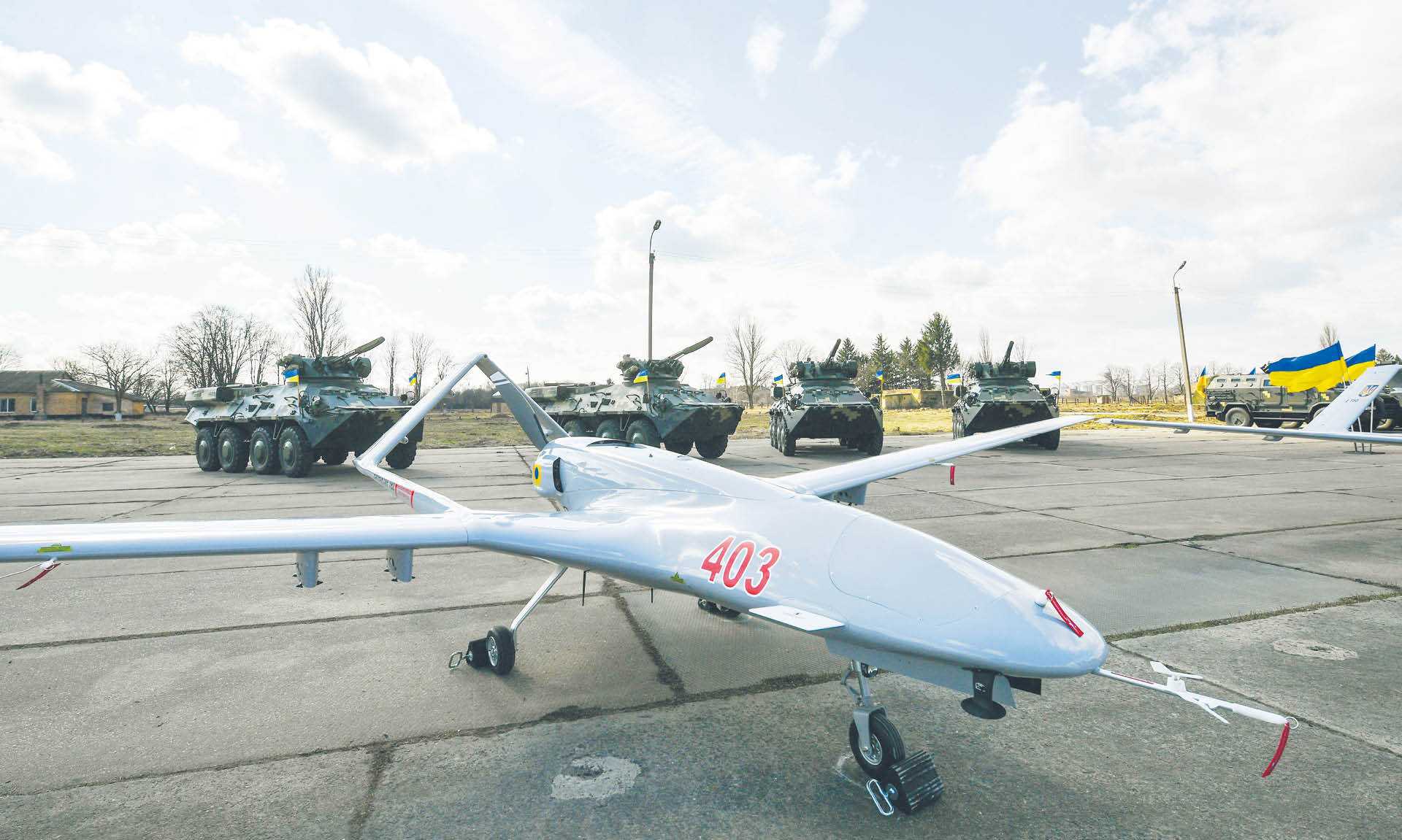 Turecki dron Bayraktar TB2 podczas przygotowania do lotu testowego. Ukraina, 20 marca 2019 r.