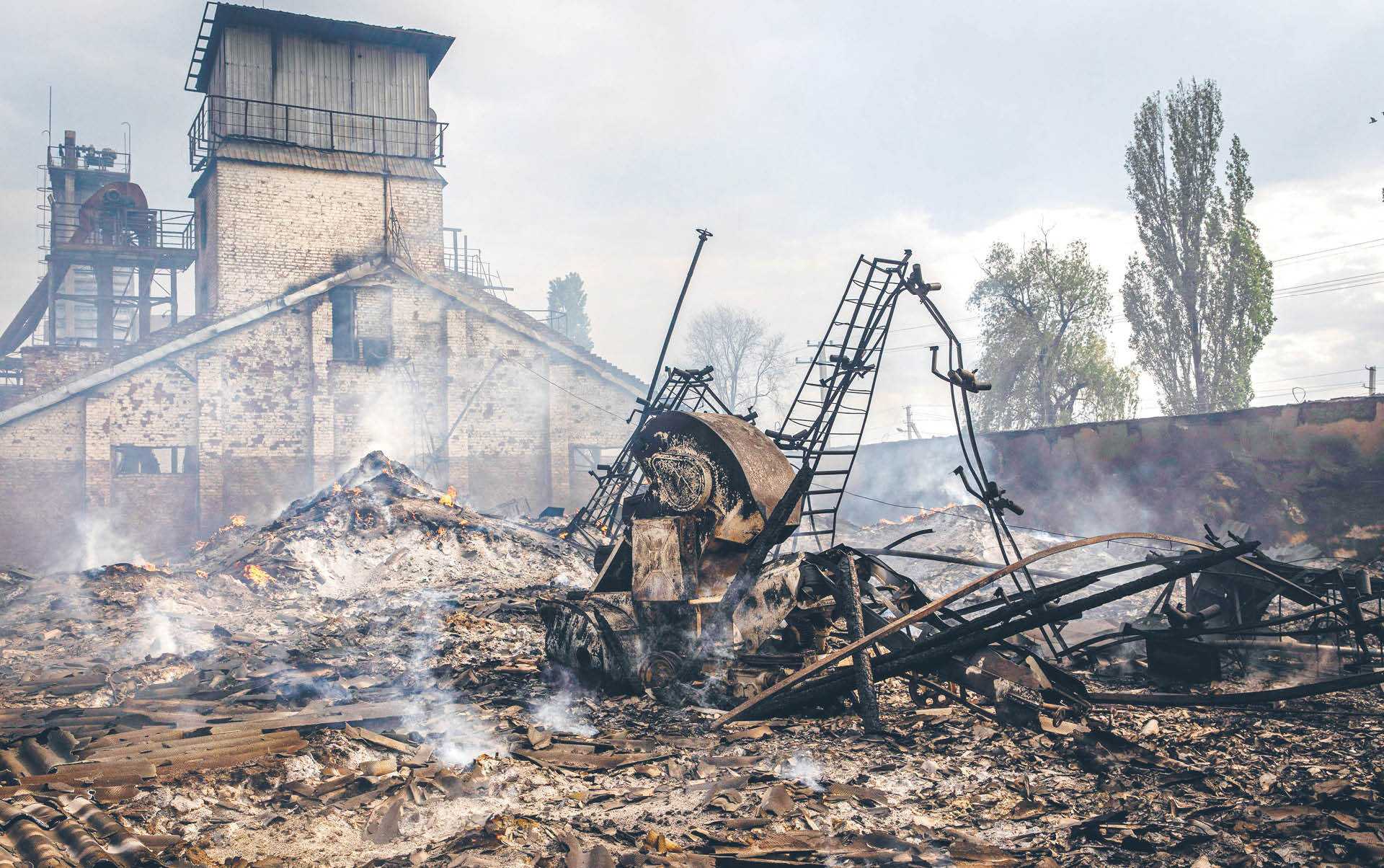 Zniszczone magazyny na ziarno w ukraińskim Siewiersku w obwodzie donieckim, 25 maja 2022 r.