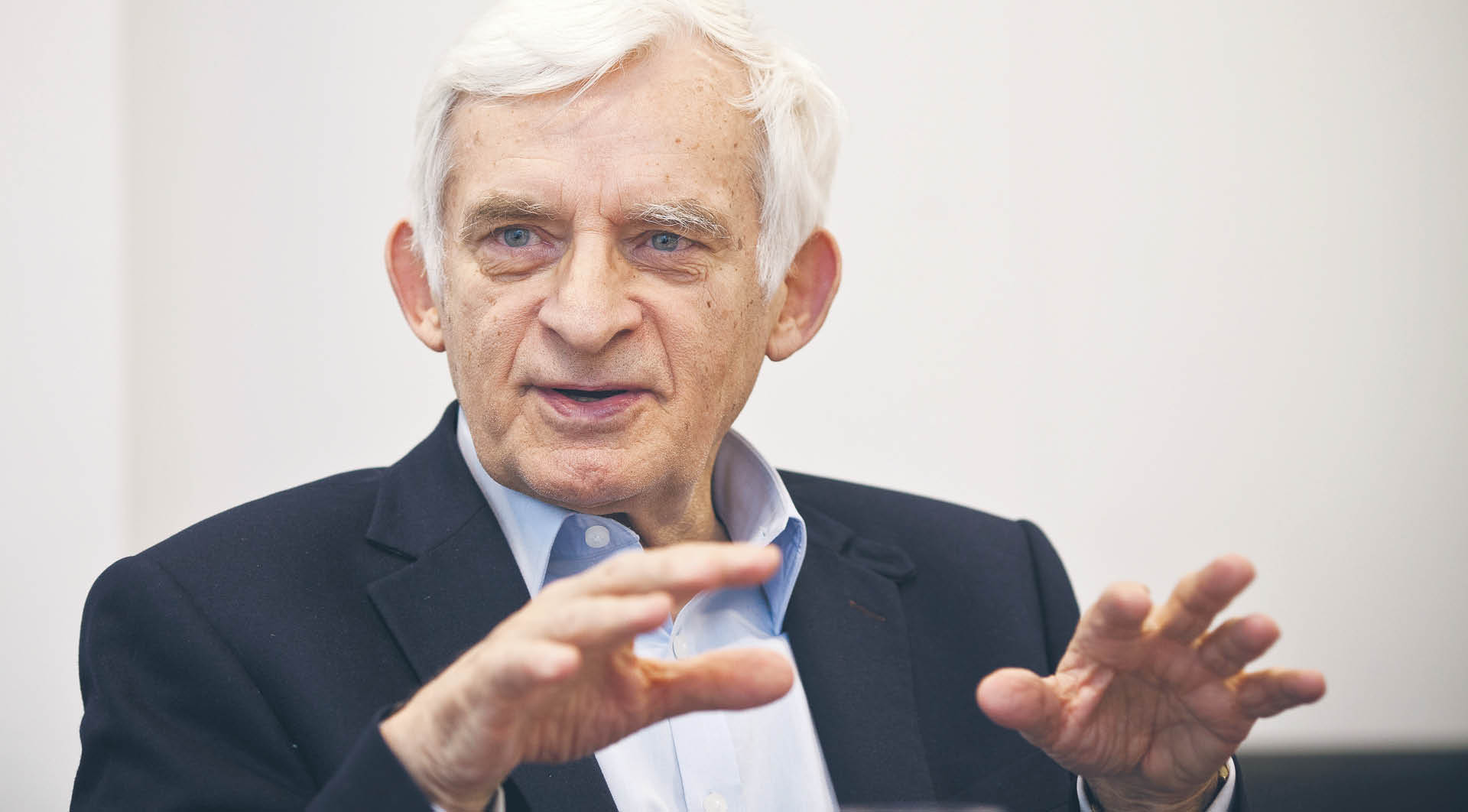 Jerzy Buzek, b. premier, poseł do Parlamentu Europejskiego, szef zespołu negocjacyjnego PE ds. rozporządzenia o magazynowaniu gazu
