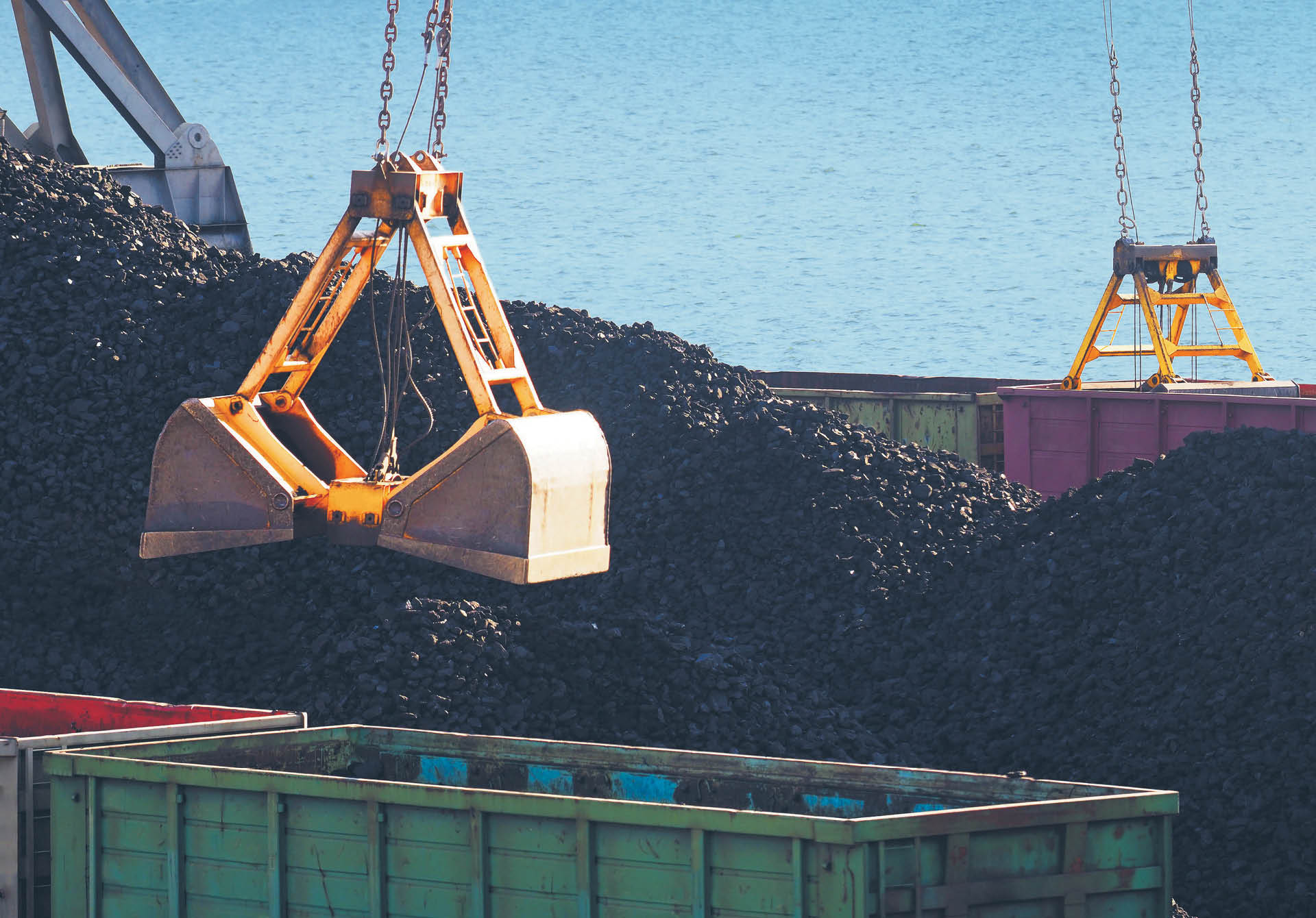 Resort rozpatruje import węgla przez porty zagraniczne, a nawet zakup kopalń w Afryce