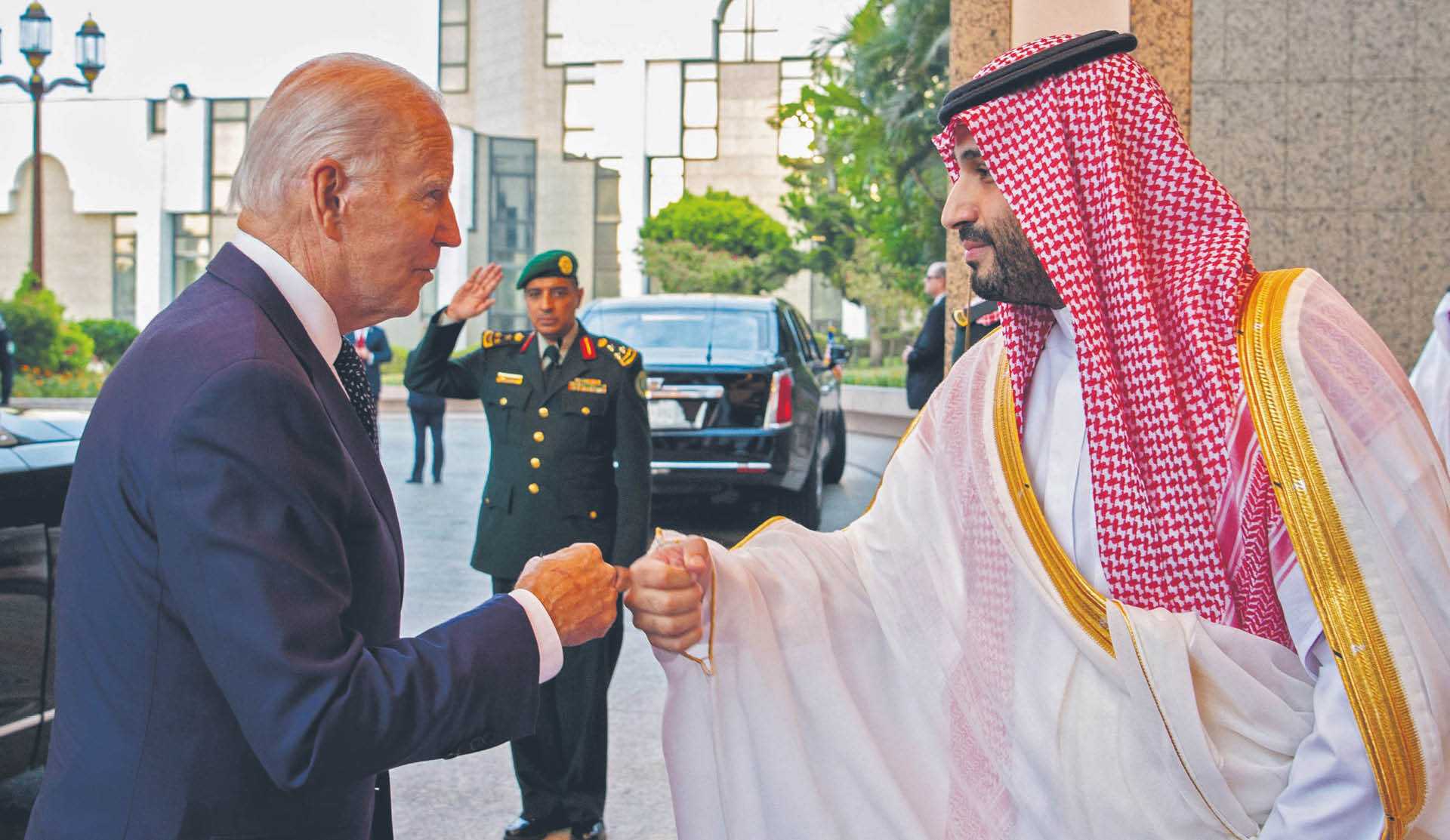 Przywódca Arabii Saudyjskiej książę Muhammad ibn Salman potwierdził w sobotę założenie, zgodnie z którym produkcja ropy zostanie zwiększona do maksymalnie 13 mln baryłek dziennie do 2027 r. Podkreślił jednak, że nie będzie w stanie dalej zaspokajać zwiększonego popytu