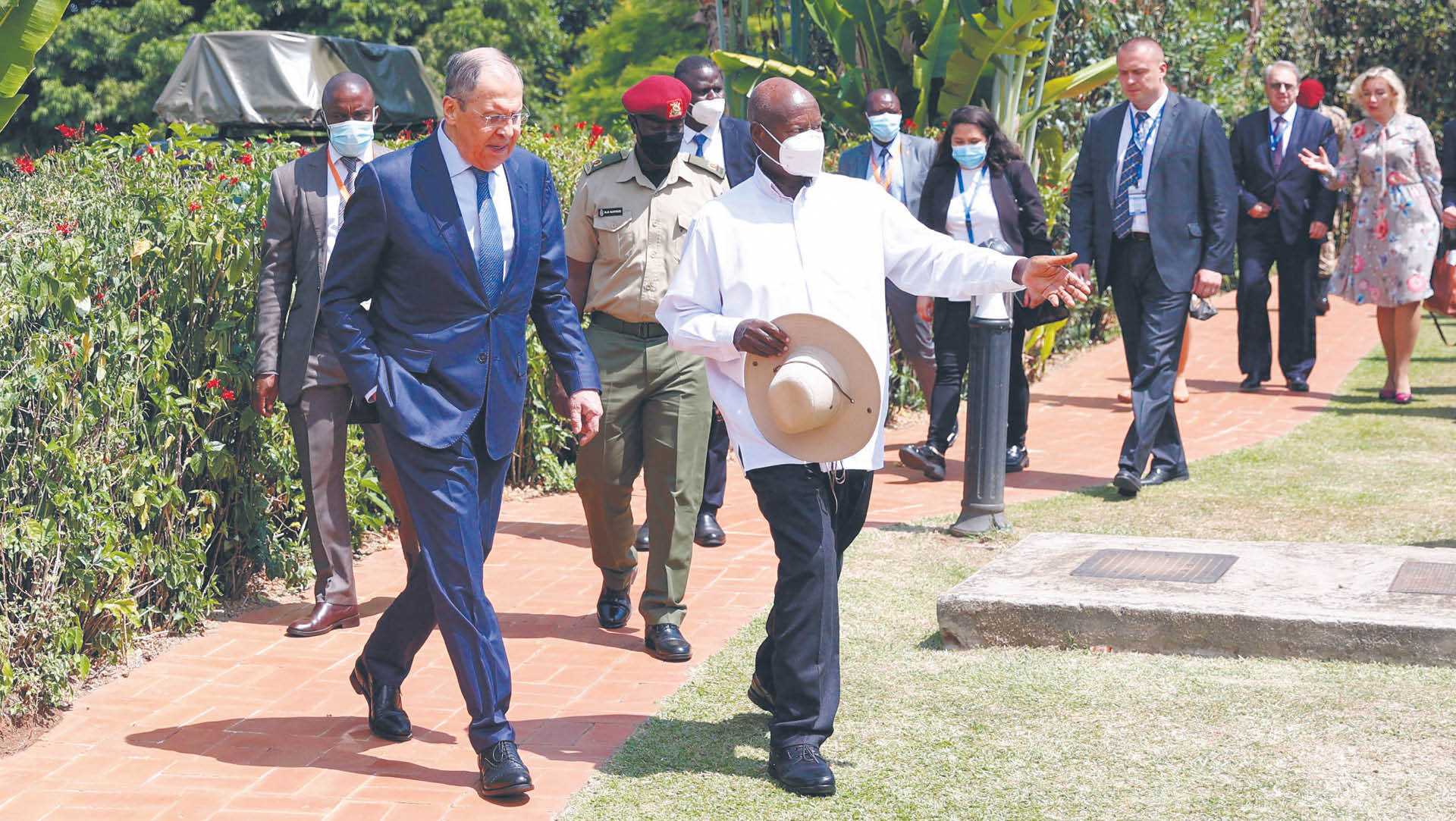 Szef MSZ Siergiej Ławrow z prezydentem Ugandy Yowerim Musevenim