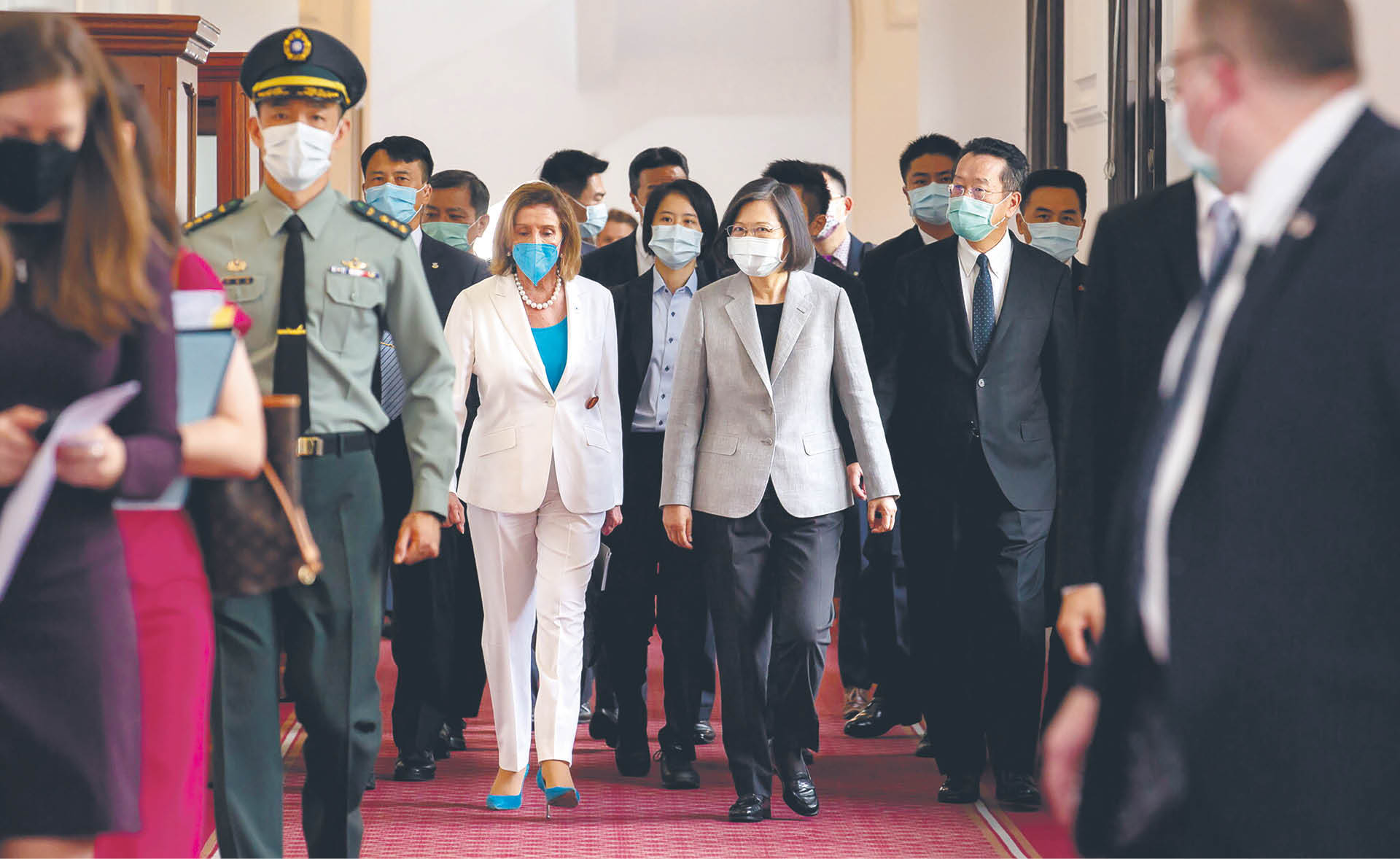 Prezydent Tajwanu Tsai Ing-wen z przewodniczącą Izby Reprezentantów USA Nancy Pelosi, Tajpej, 3 sierpnia 2022 r.