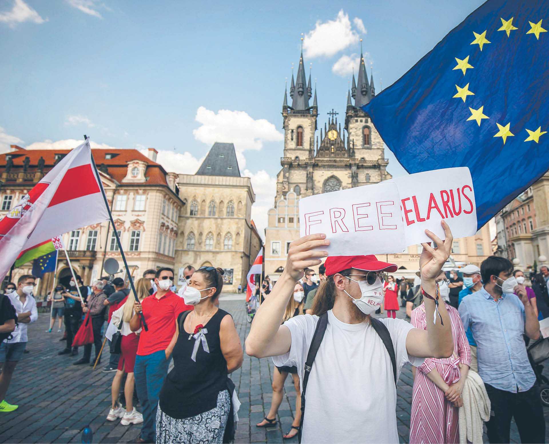 Protest zwolenników Swiatłany Cichanouskiej przeciwko reżimowi Alaksandra Łukaszenki (Praga, 7 czerwca 2021 r.)