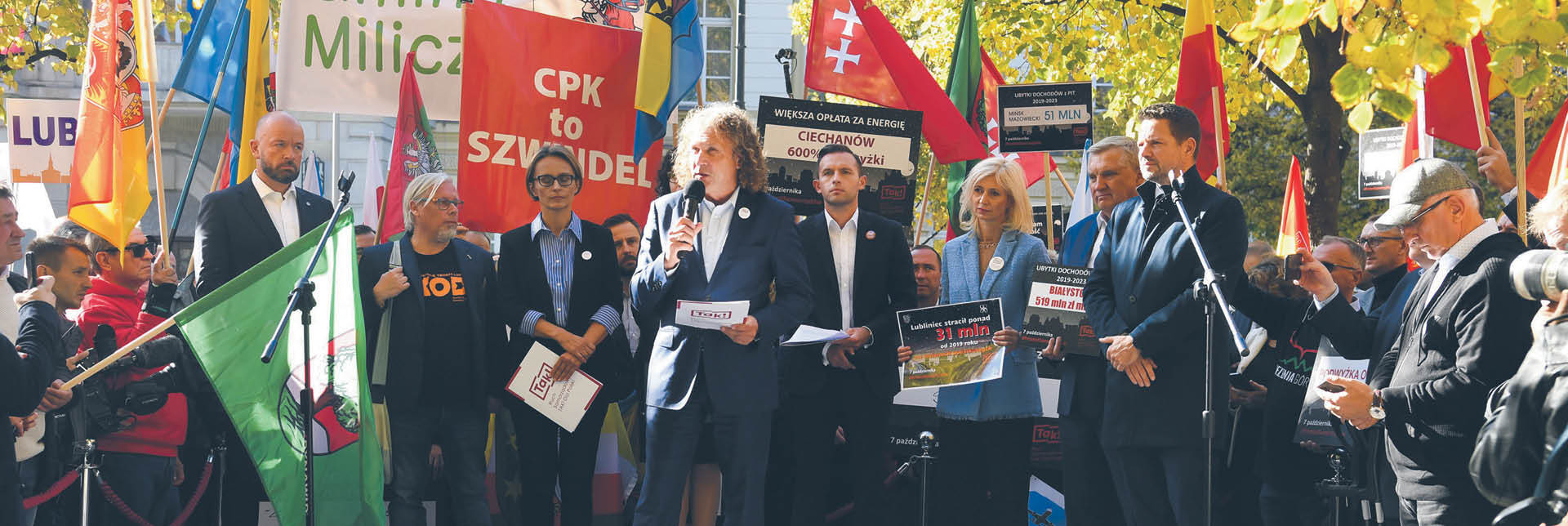 Pod hasłem „Tylko ciemność” w piątek samorządowcy zorganizowali protest przed kancelarią premiera