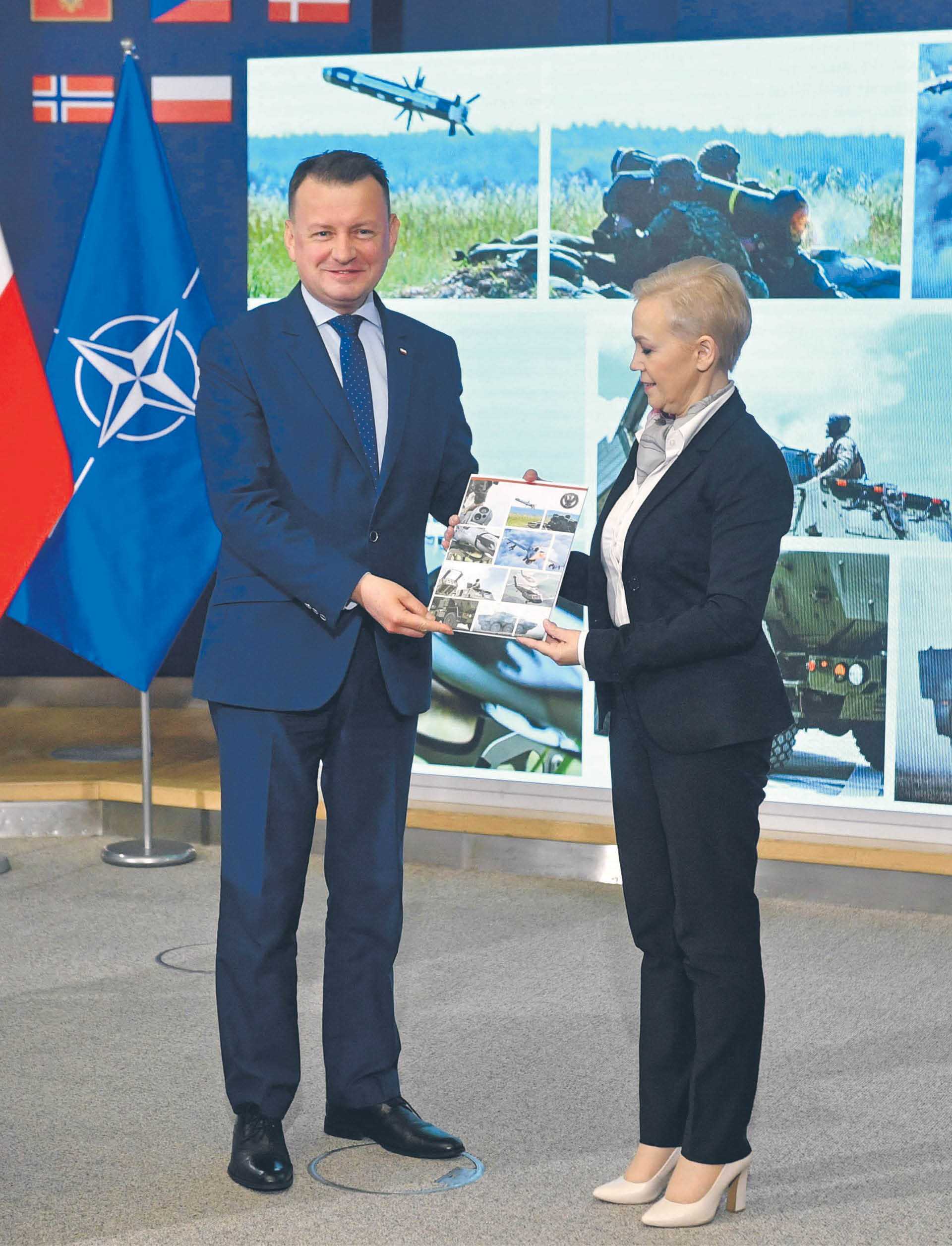 Mariusz Błaszczak, minister obrony narodowej, oraz Beata Daszyńska-Muzyczka, prezes Banku Gospodarstwa Krajowego, podpisali umowę dotyczącą utworzenia Funduszu Wsparcia Sił Zbrojnych