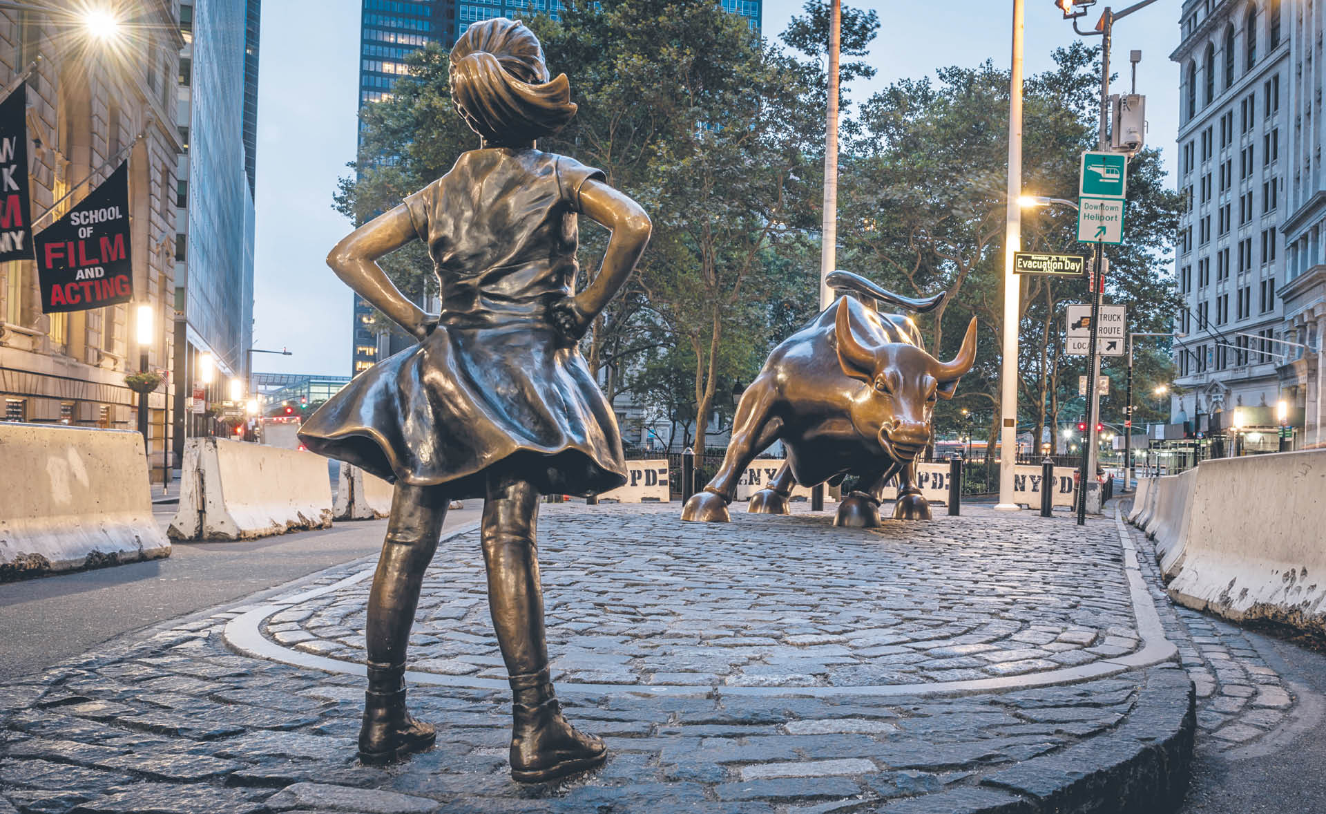 „Fearless Girl” została w 2018 r. zabrana sprzed rzeźby byka na Wall Street zgodnie z życzeniem autorki Kristen Visbal