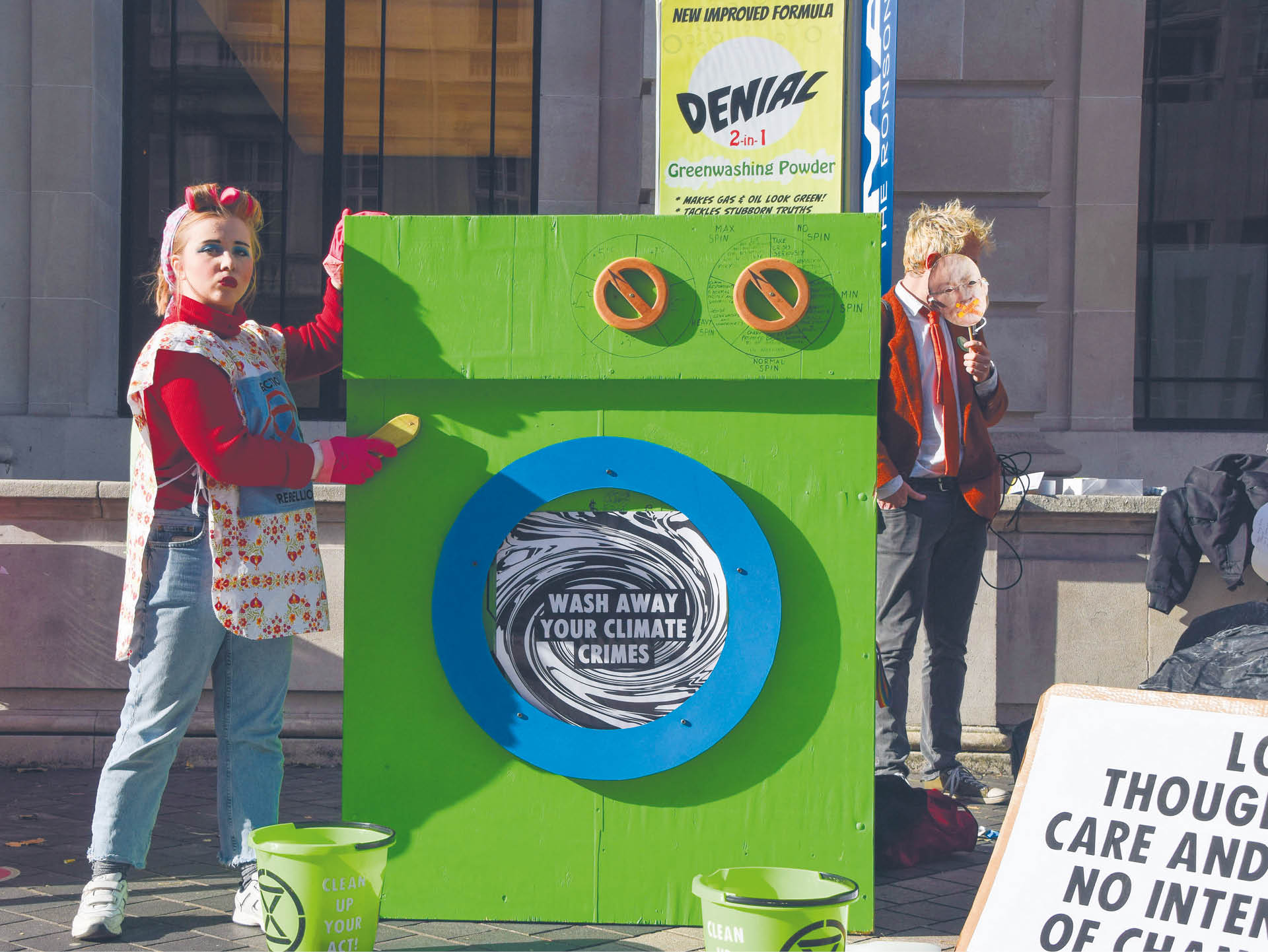 Happening przeciwko greenwashingowi. Londyn, 24 października 2021 r.