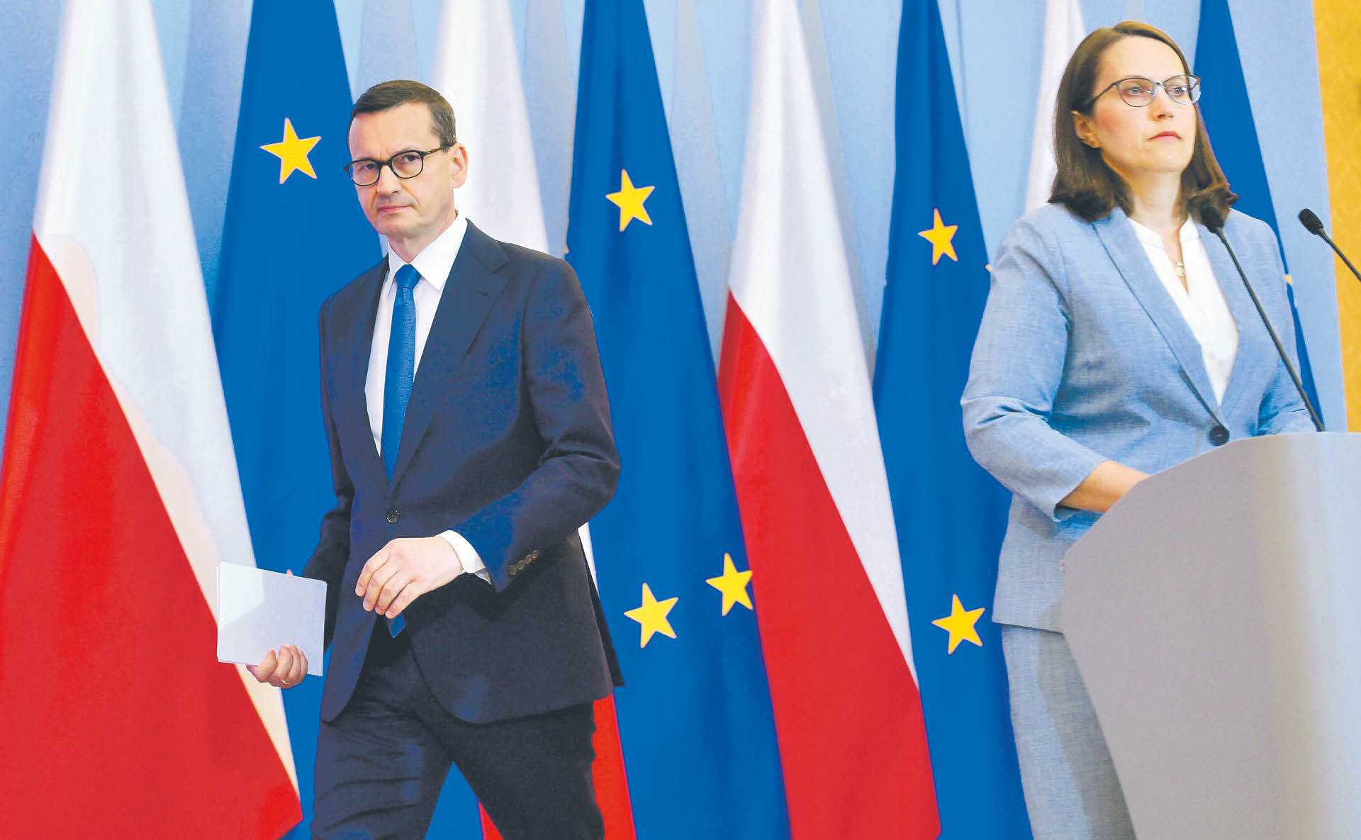 Premier Mateusz Morawiecki oraz minister finansów Magdalena Rzeczkowska