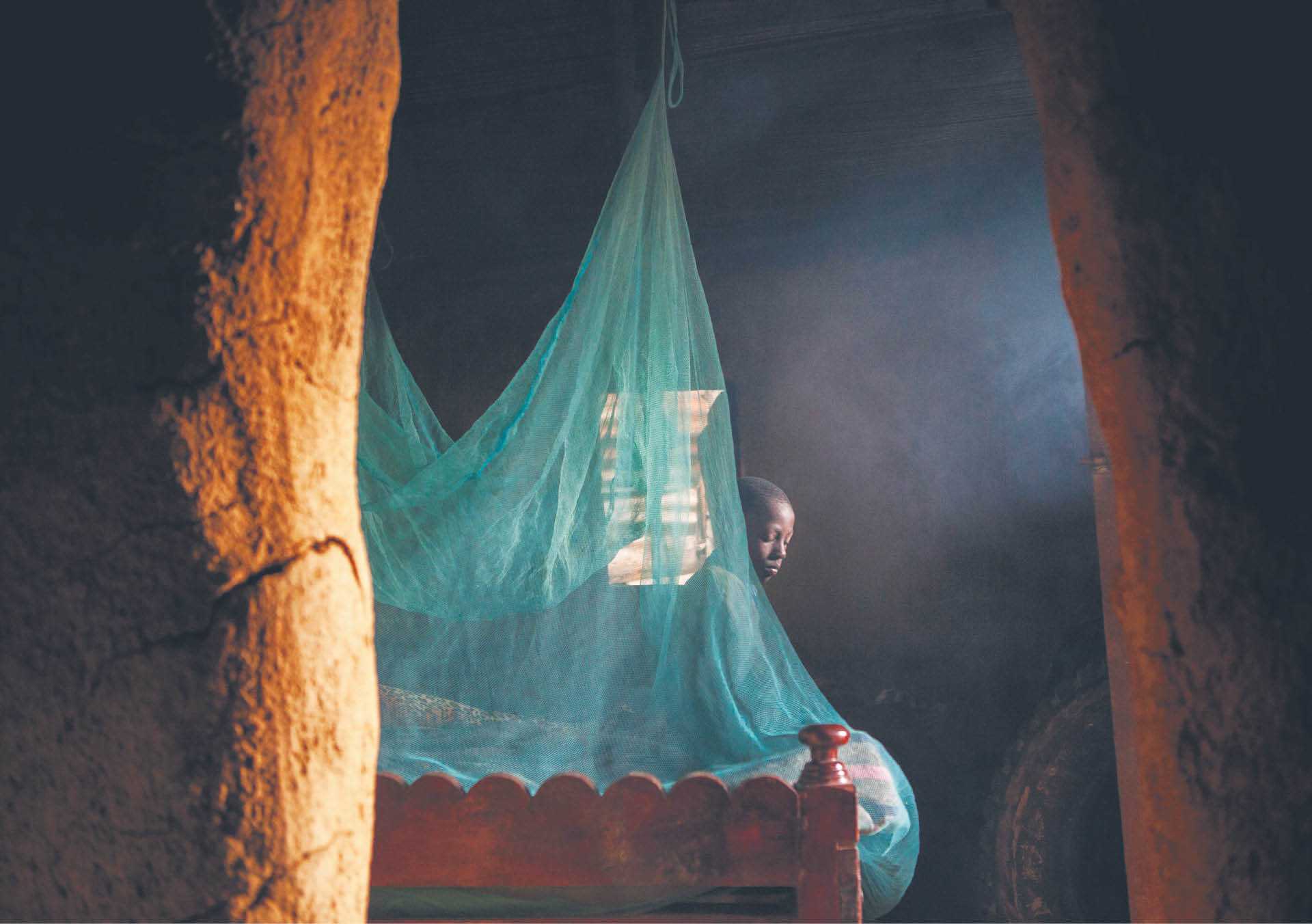 Moskitiery mające chronić przed przenoszącymi malarię komarami trafiły m.in. do Kenii