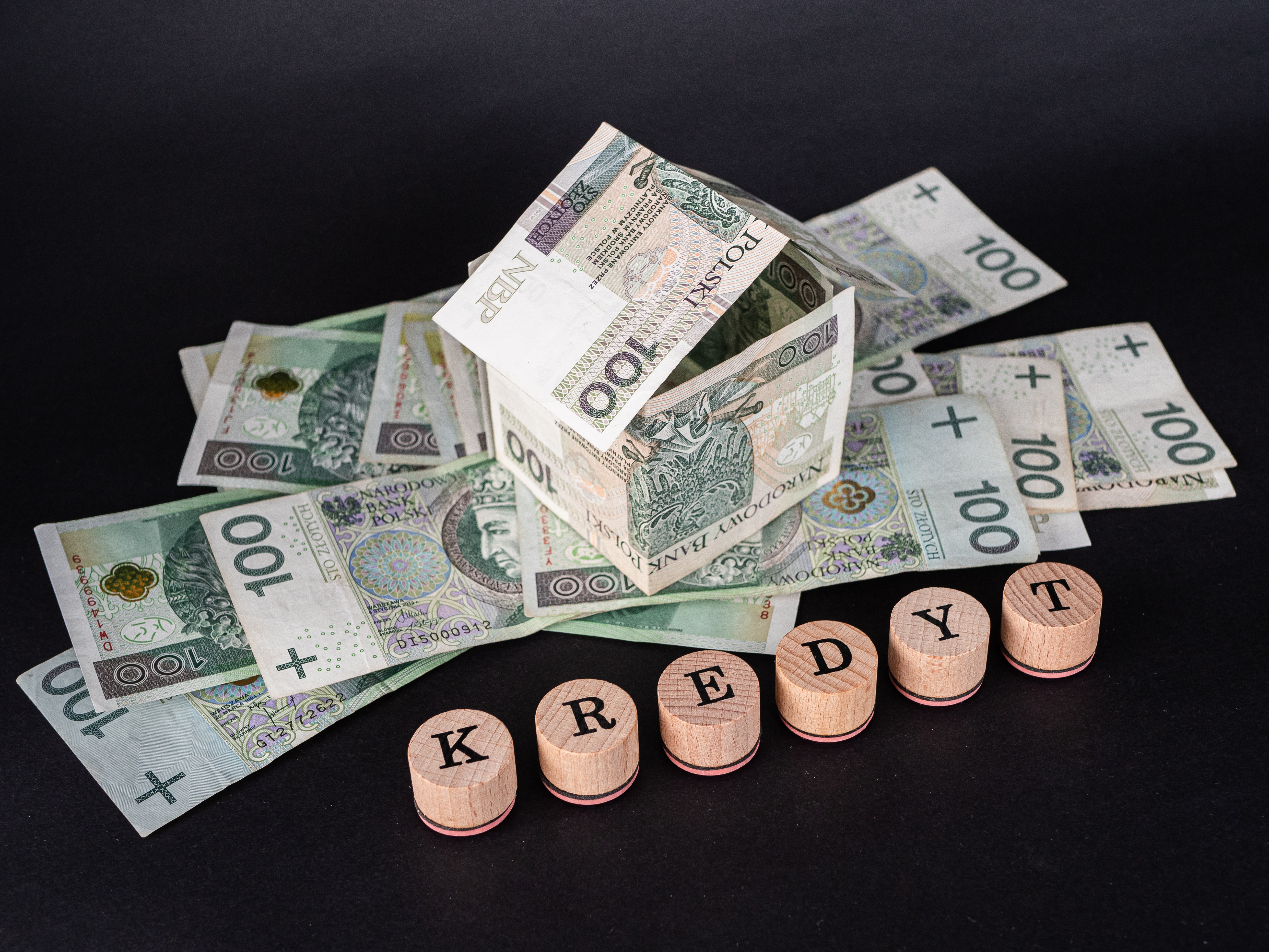 „Darmowy kredyt” - manipulacja czy rzeczywisty zysk? Jak uzyskać sankcję kredytu darmowego?
