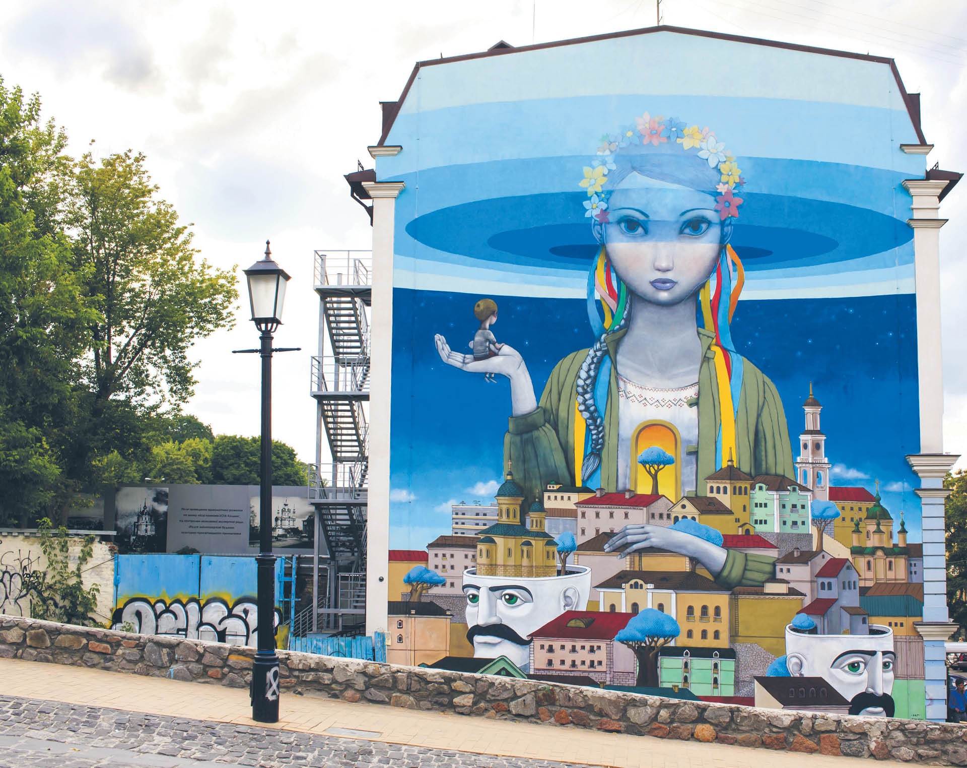 Mural „Odrodzenie” przy ul. Zjazd św. Andrzeja (Andrijiwskyj Uzwiz) w Kijowie