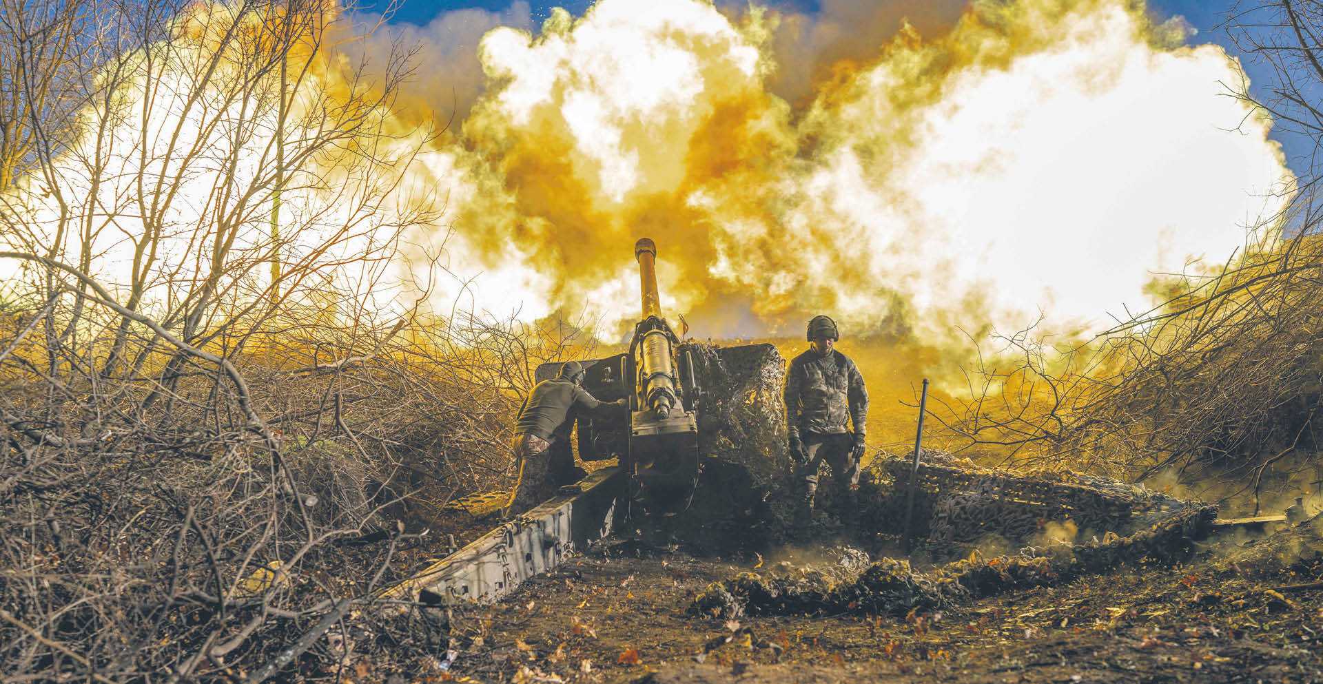Ukrainian artilleryat Bakhmut