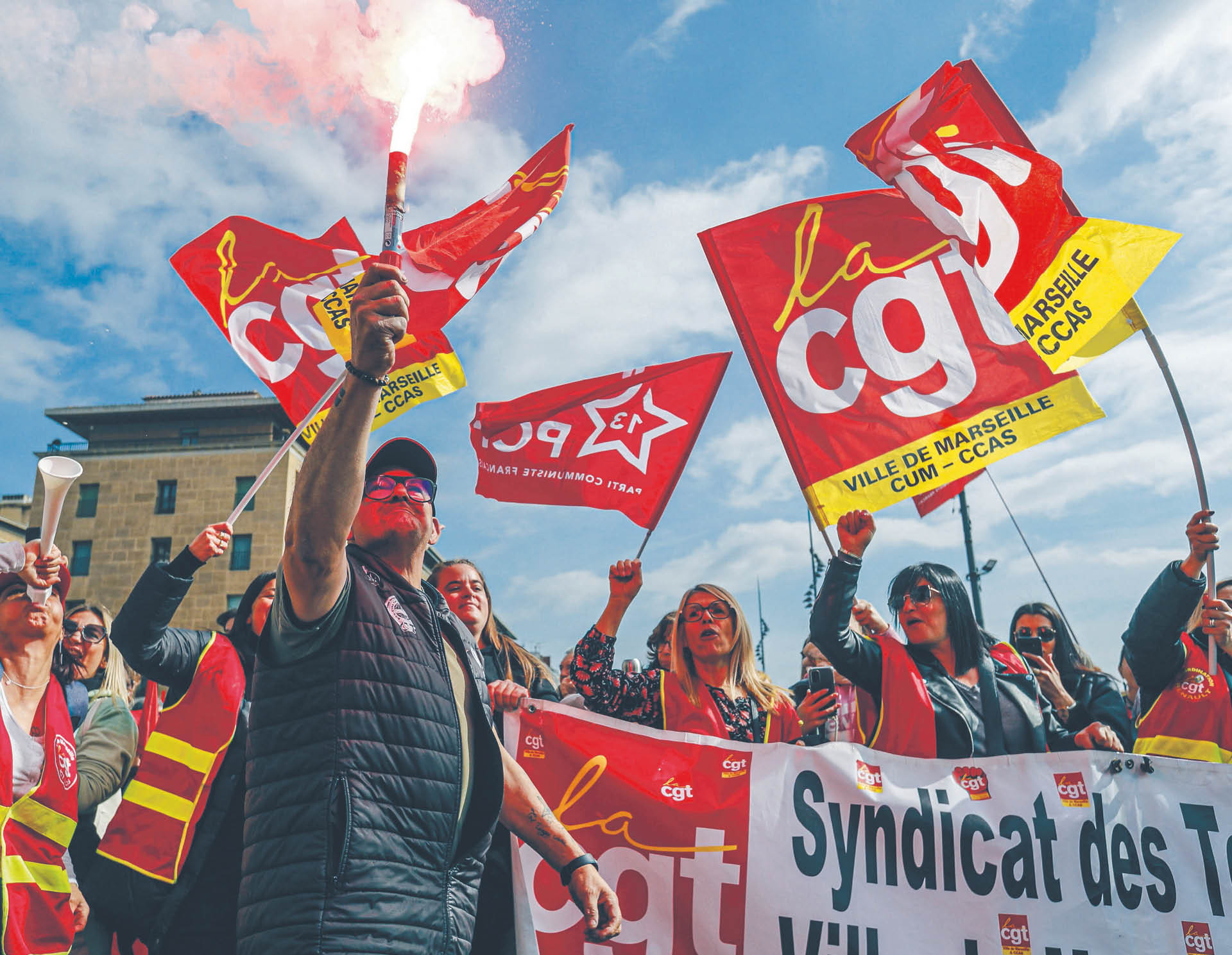 Przez niemal cały ubiegły tydzień, w trakcie dyskusji parlamentarnej nad reformą, w całej Francji trwały strajki i demonstracje kierowane przez francuskie związki zawodowe