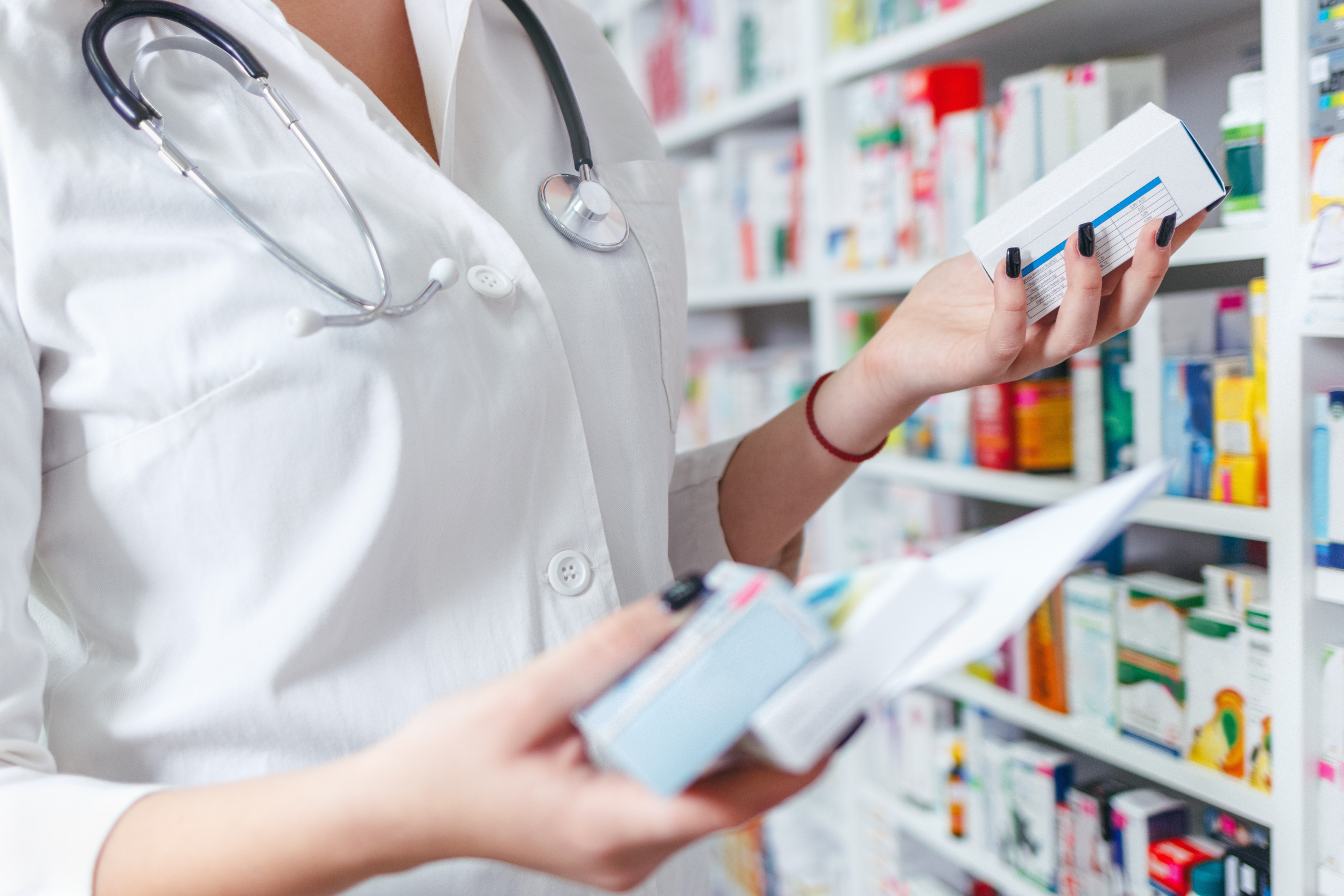 apteka lekarstwa środki medyczne farmacja farmaceuta leki suplementy skutki uboczne terapia powikłania stosowanie leków