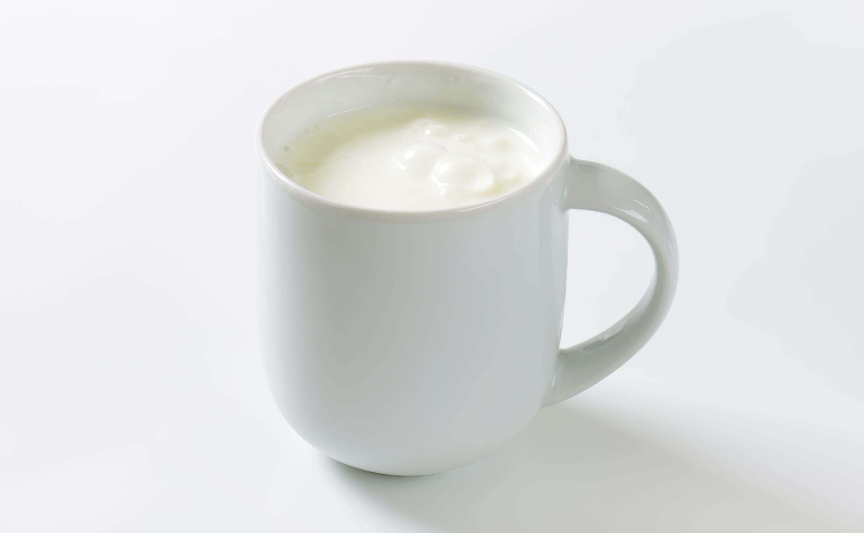Kefir – naturalny probiotyk. Dlaczego warto pić go codziennie?