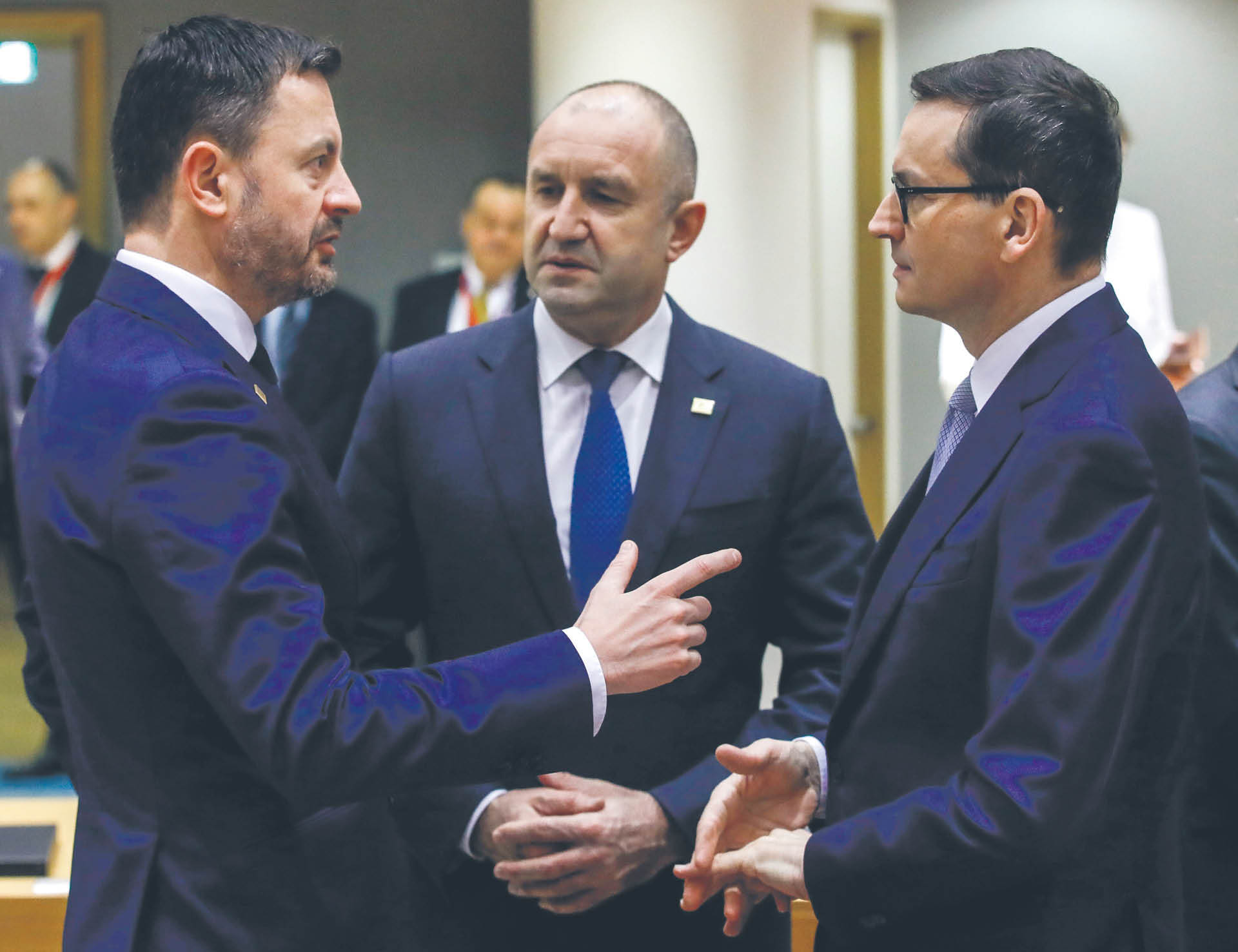 Mateusz Morawiecki z premierem Słowacji Eduardem Hegerem i prezydentem Bułgarii Rumenem Radewem