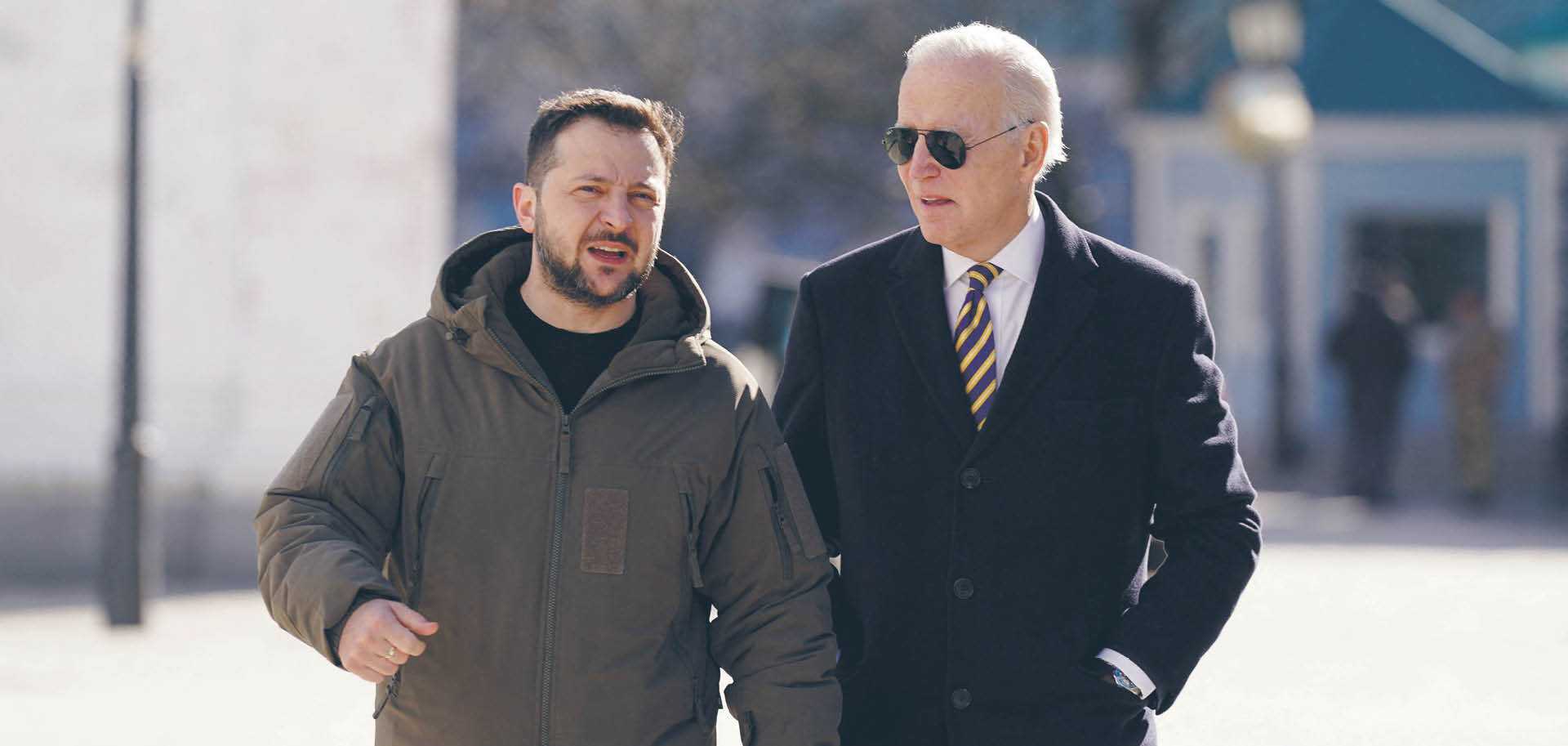 Joe Biden podczas lutowej wizyty w Kijowie z prezydentem Ukrainy Wołodymyrem Zełenskim