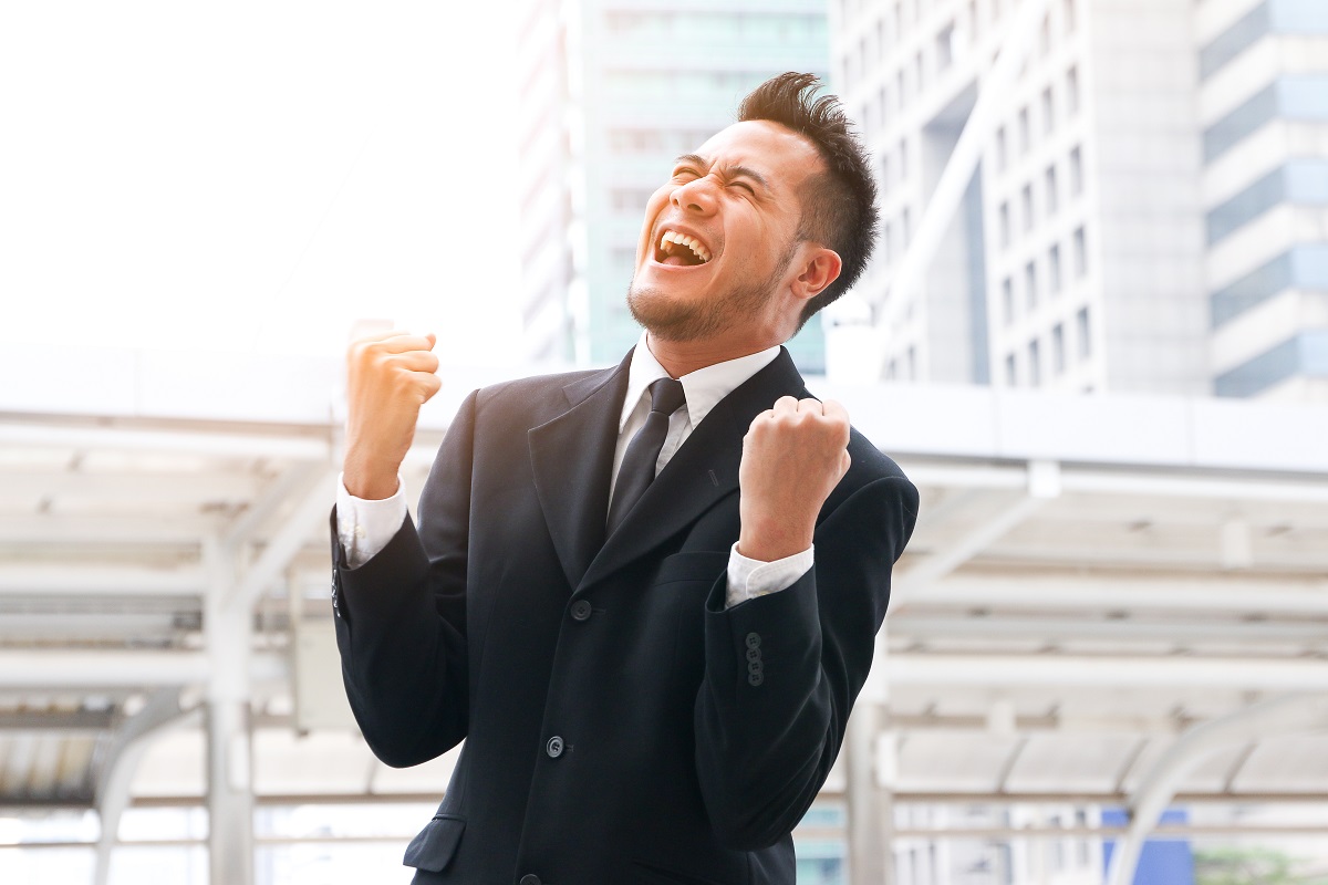 100% płatny, dodatkowy urlop wypoczynkowy za staż w wymiarze do 13 dni rocznie (również w 2026 r.). Kto ma do niego prawo?