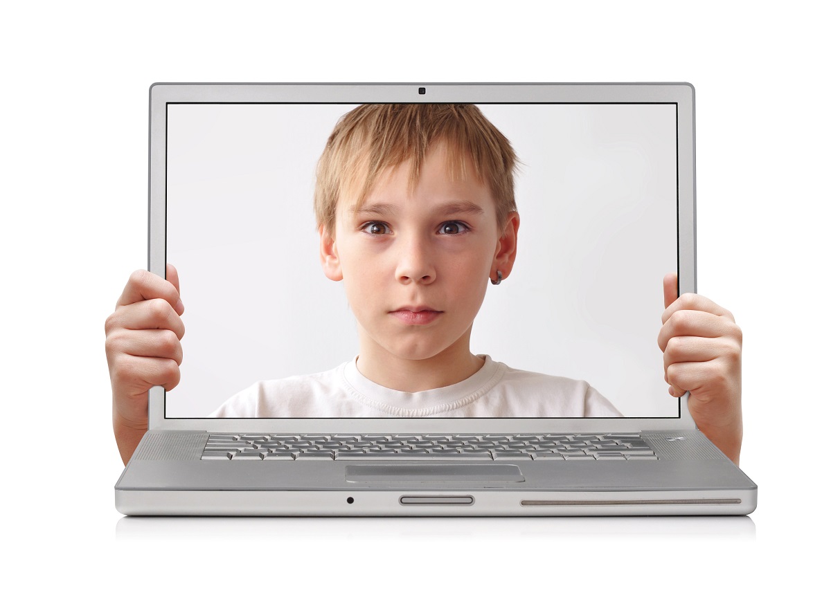 Wiceminister: Będzie obowiązek weryfikacji wieku małoletnich w internecie oraz definicje patostreamu i treści szkodliwych